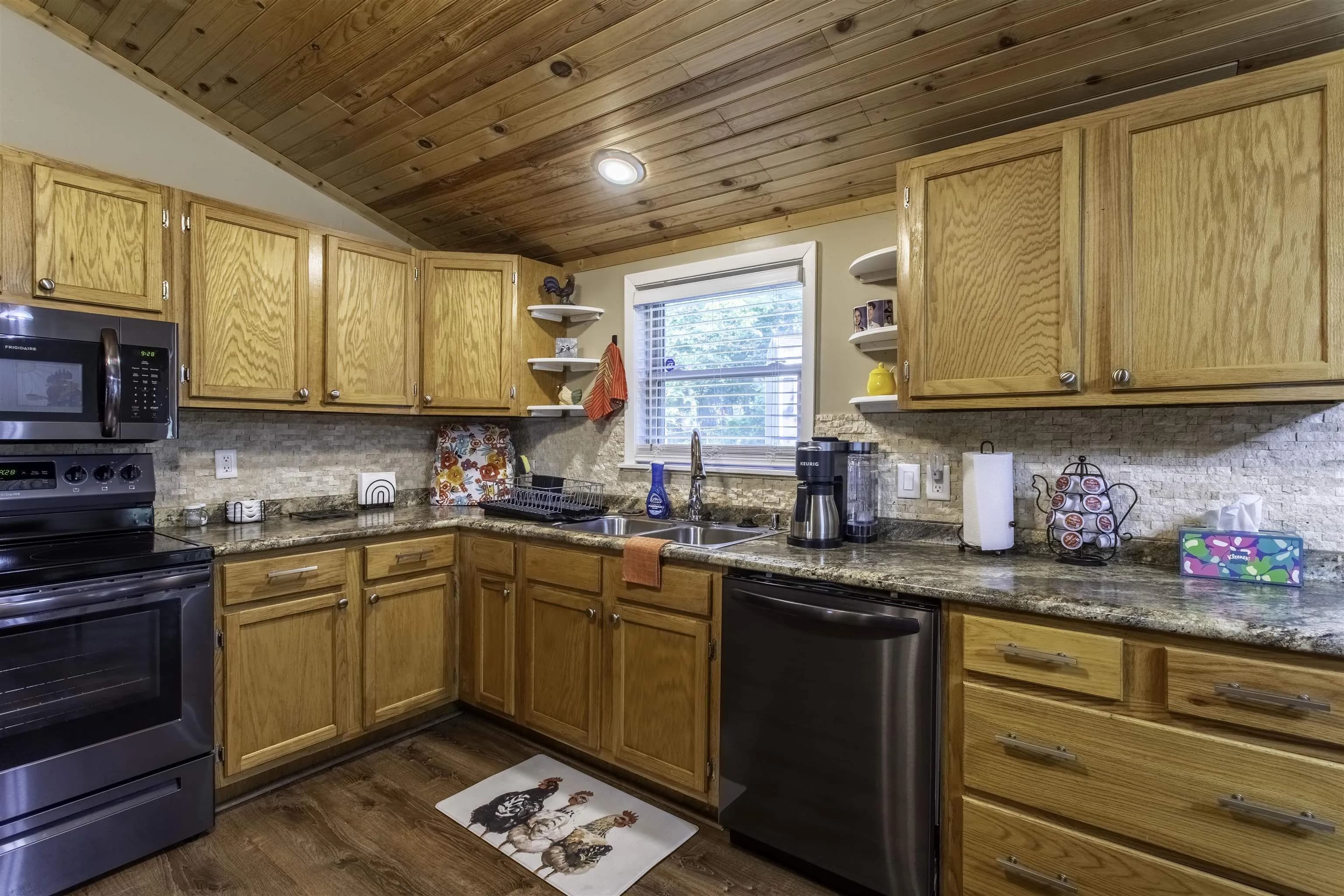 Property at 51  Winnebago - Image 16