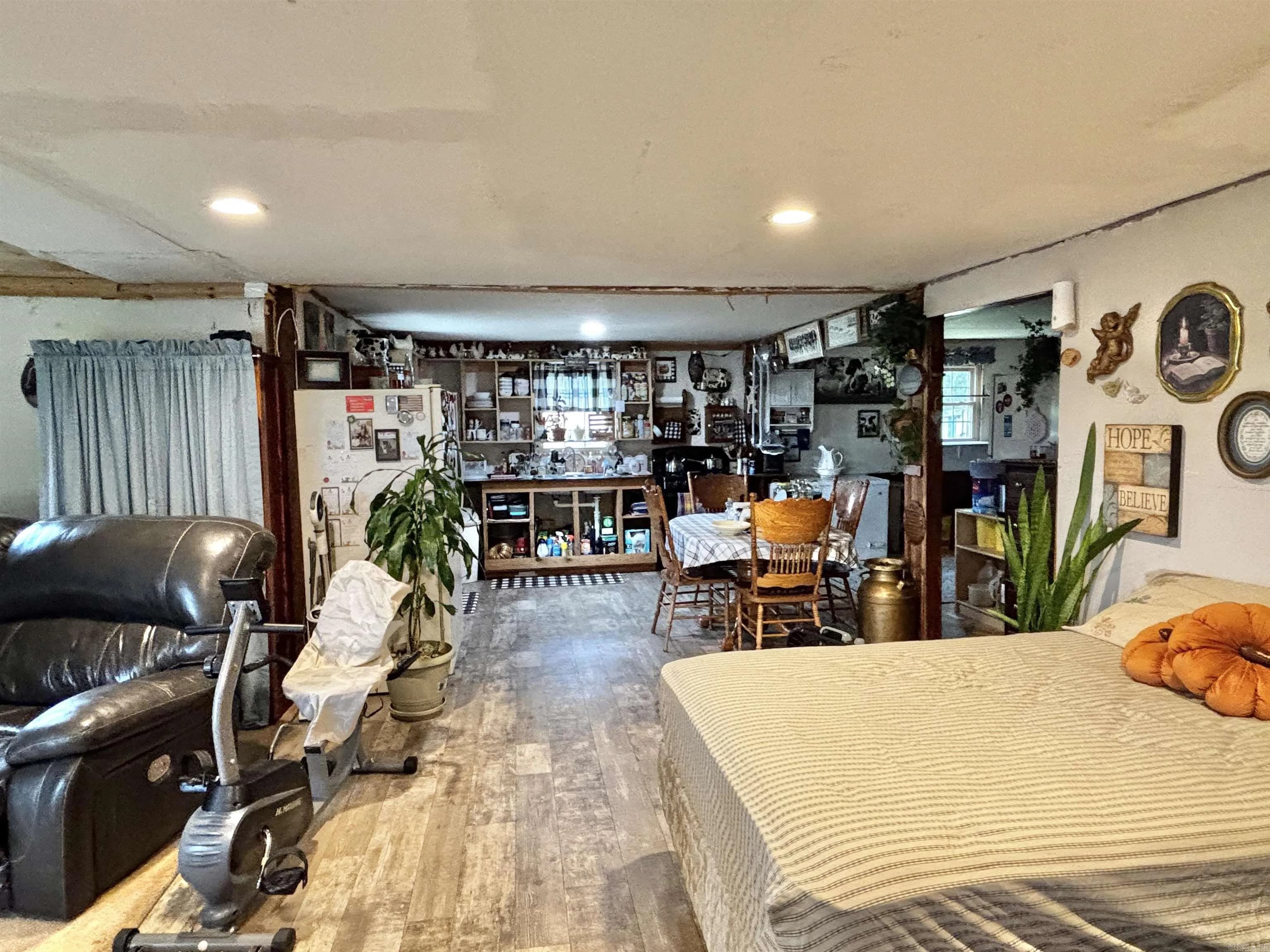 Property at 5  Dehart - Image 6