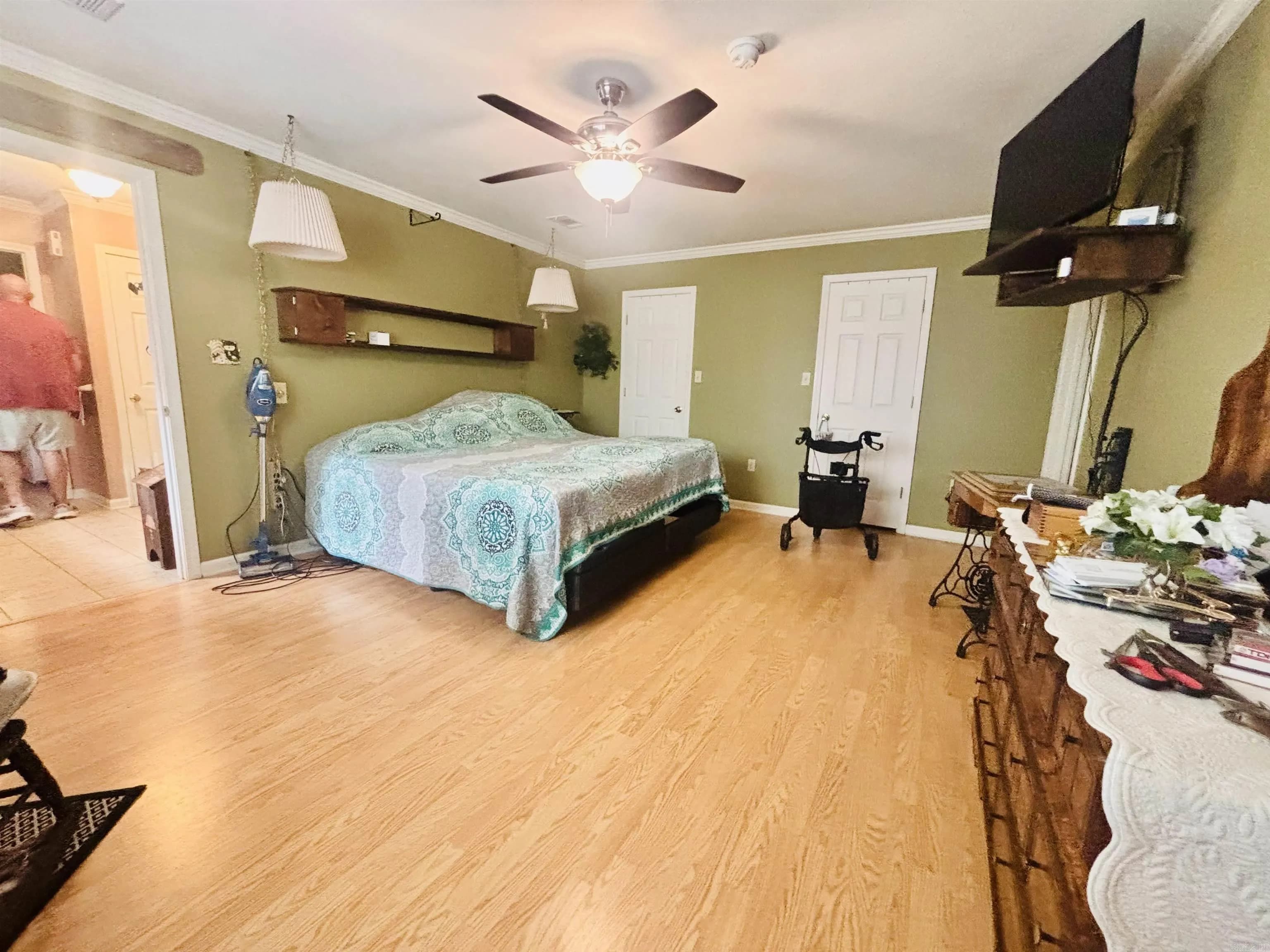 Property at 2409  Normandy - Image 11