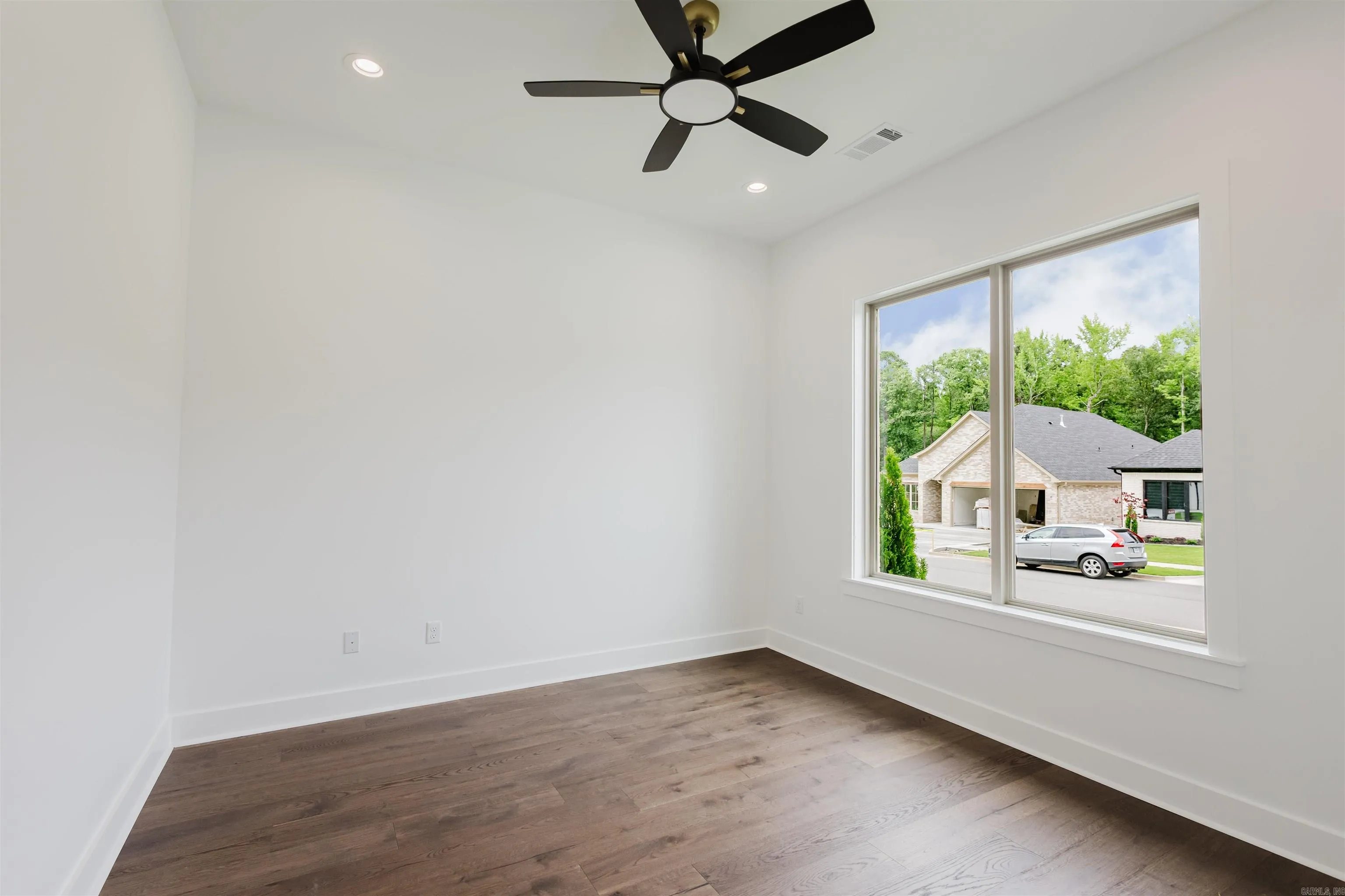 Property at 119  Kinley - Image 14