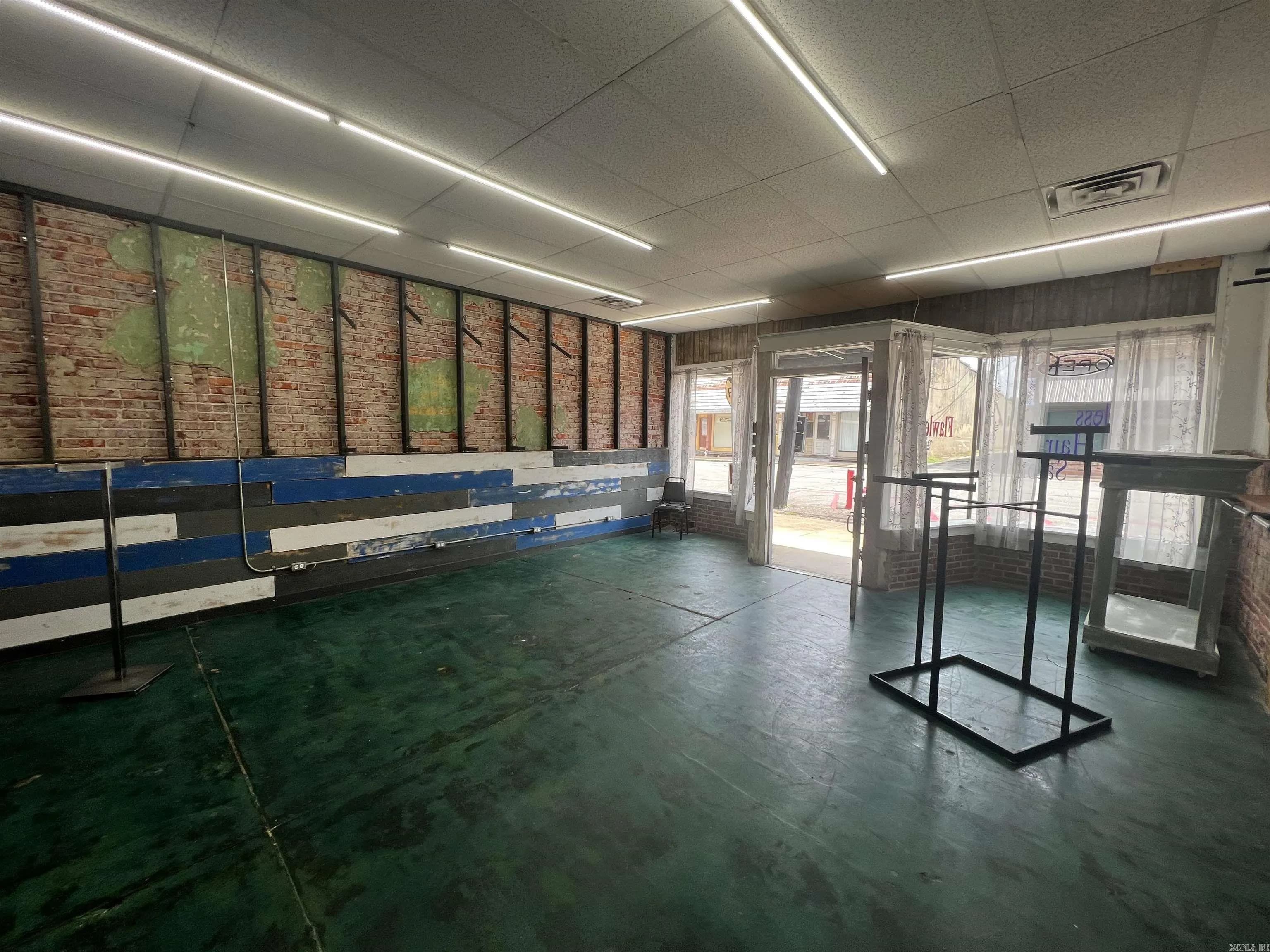 Property at 418 S Elm - Image 30