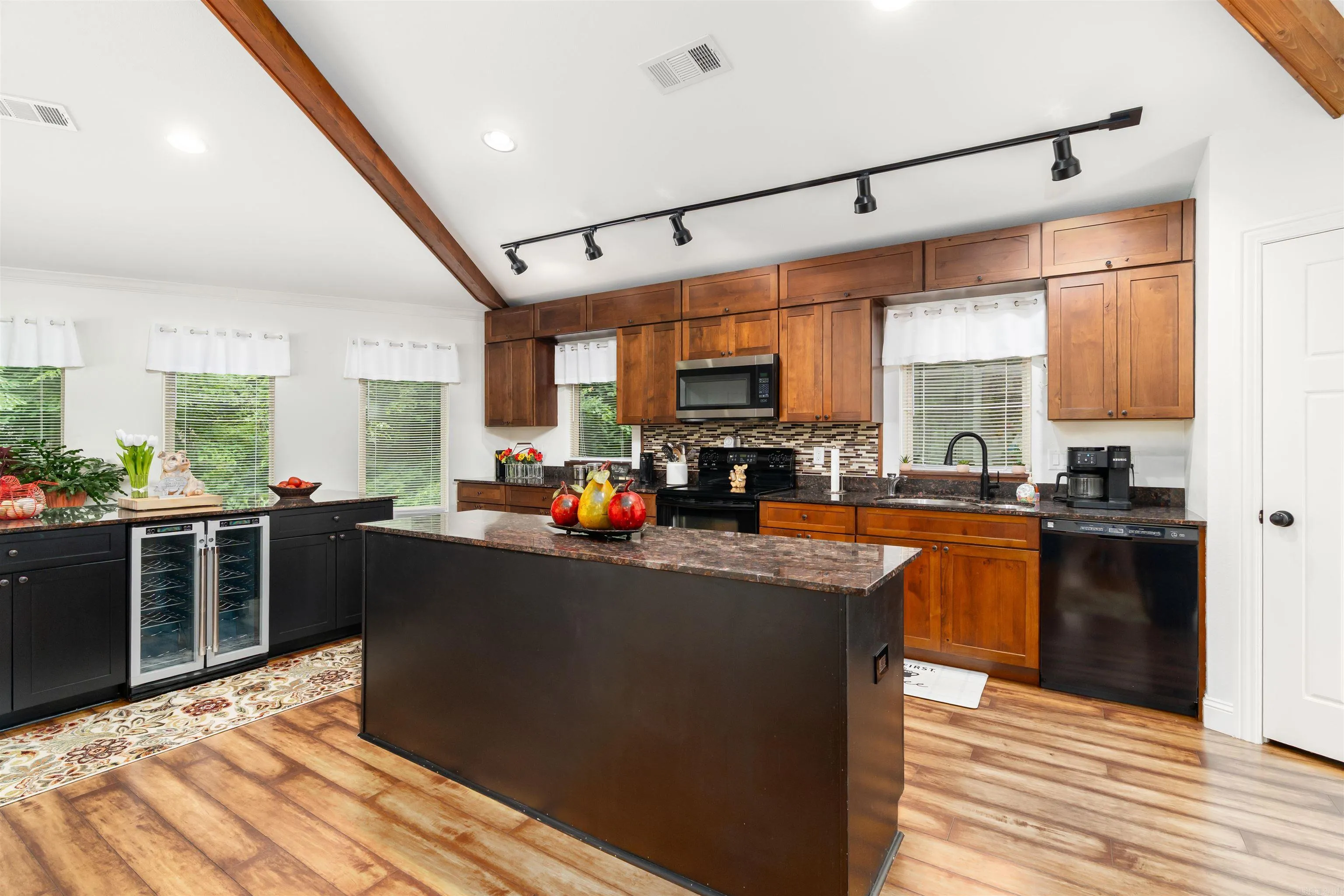 Property at 82  Magellan - Image 11