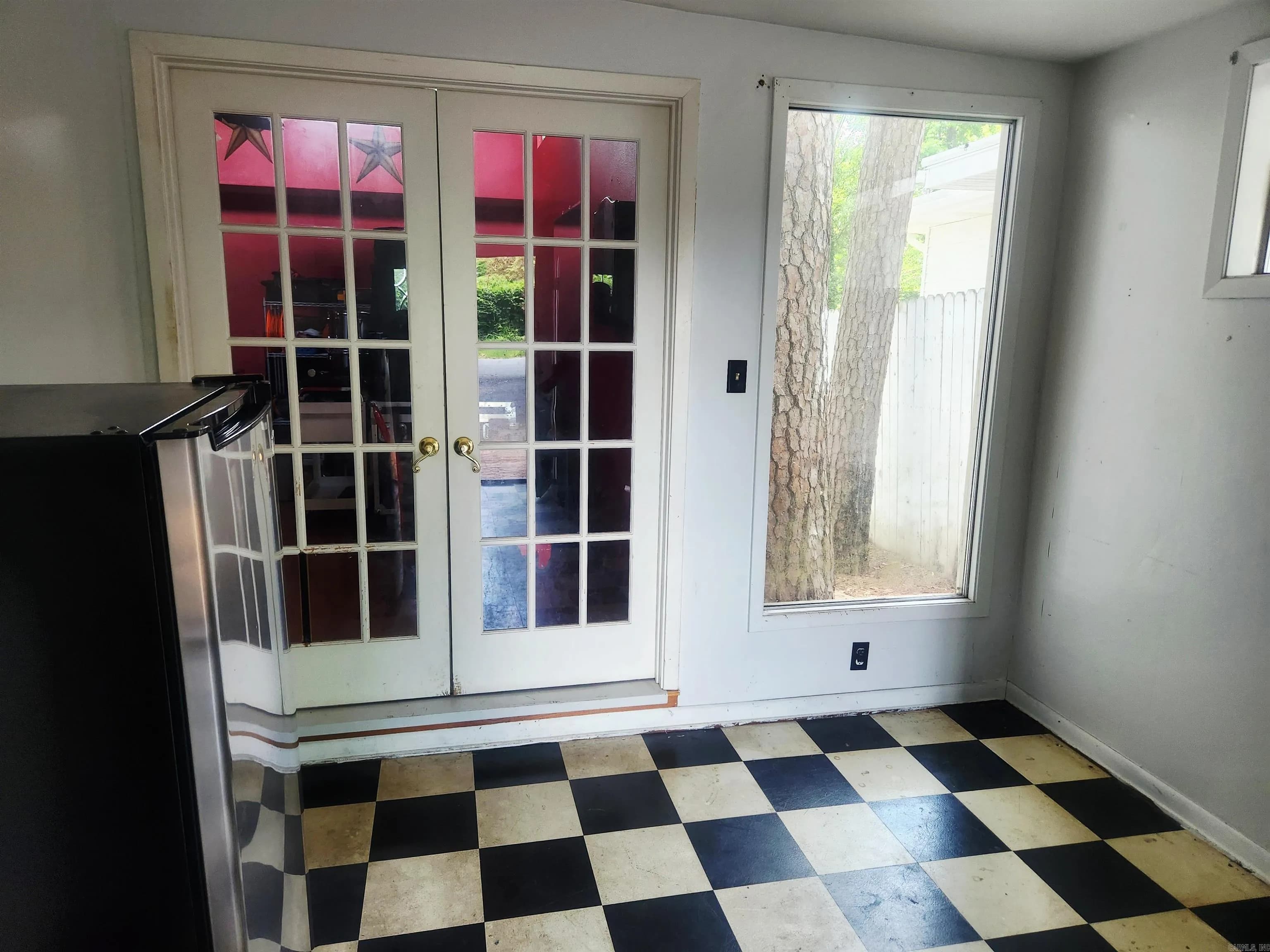 Property at 509  Cherry - Image 5