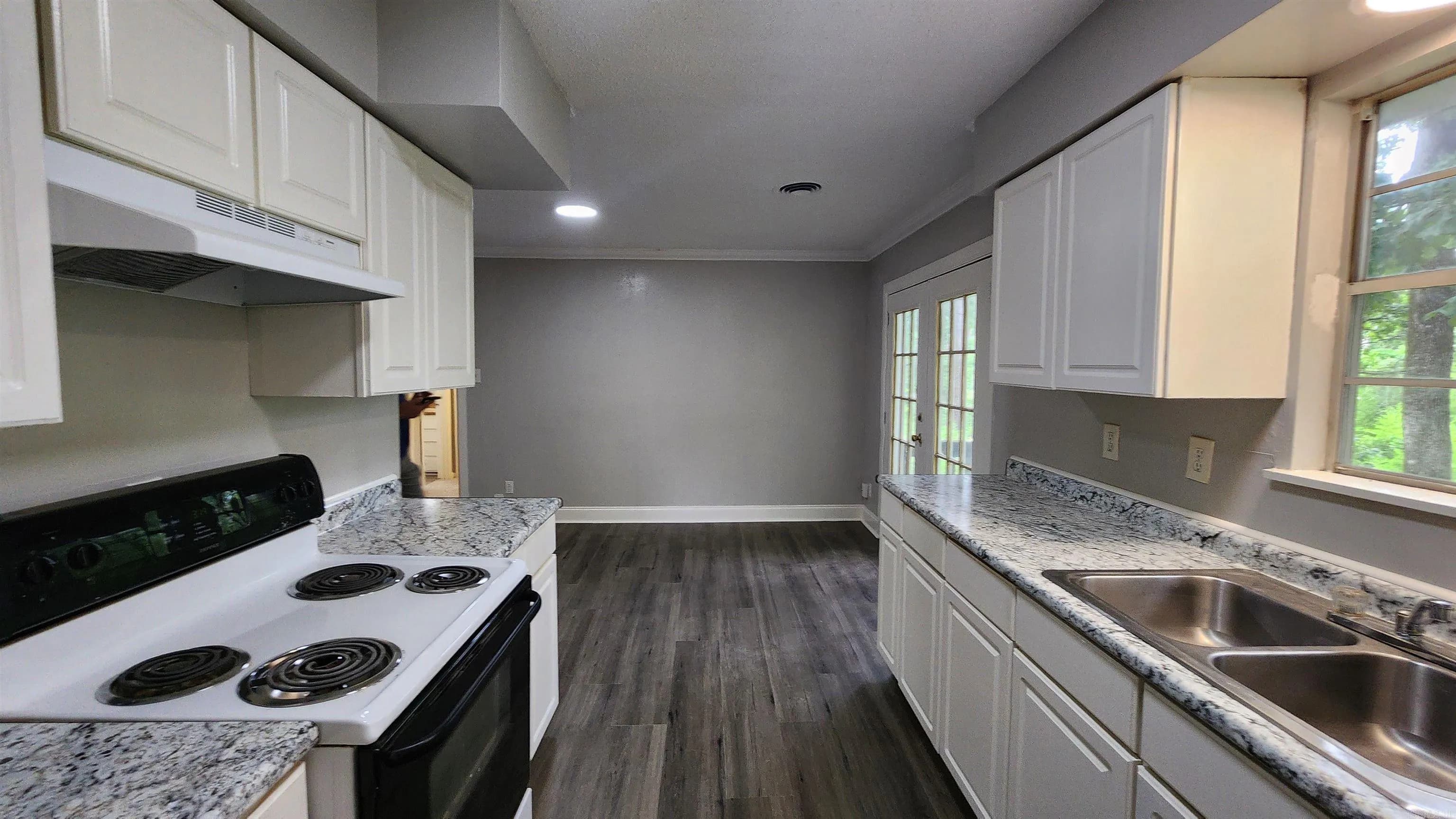 Property at 20 W Windsor - Image 5