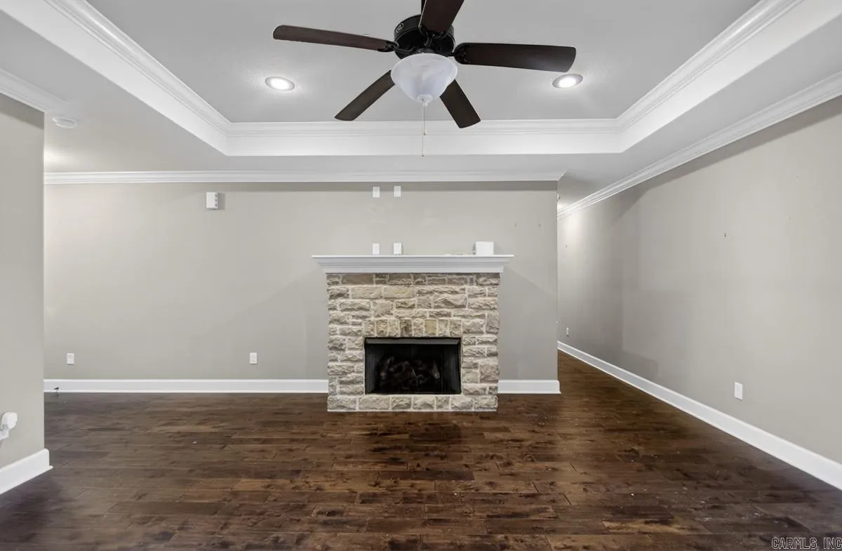 Property at 608  Surrey - Image 8