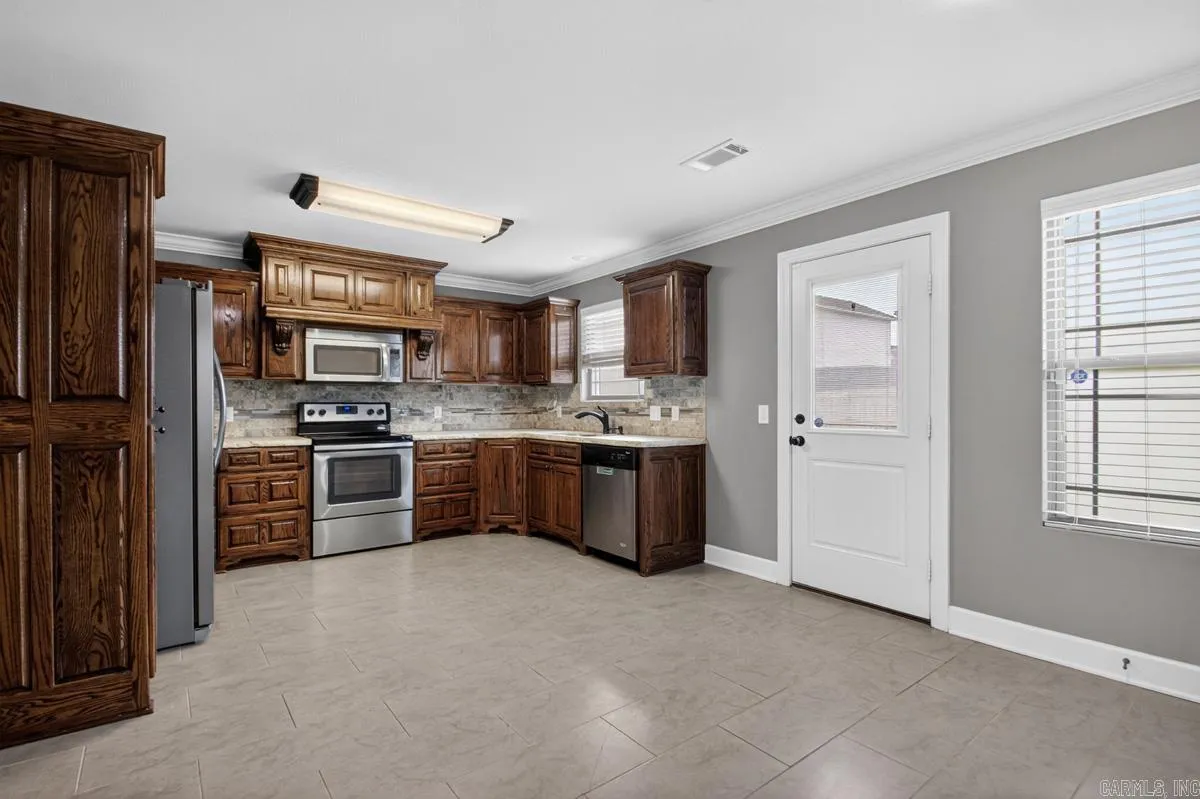 Property at 608  Surrey - Image 12