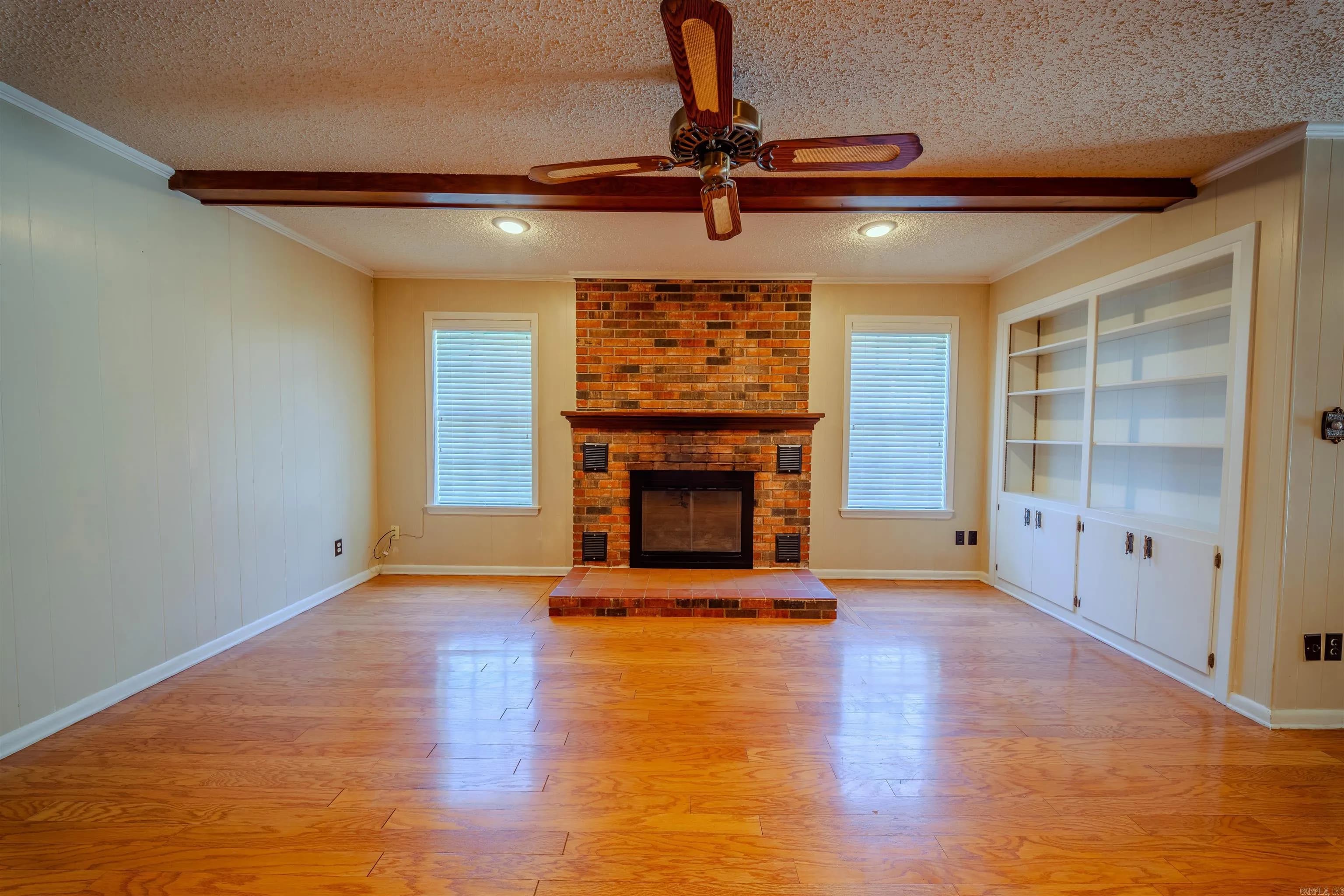 Property at 301 W Bolling - Image 10