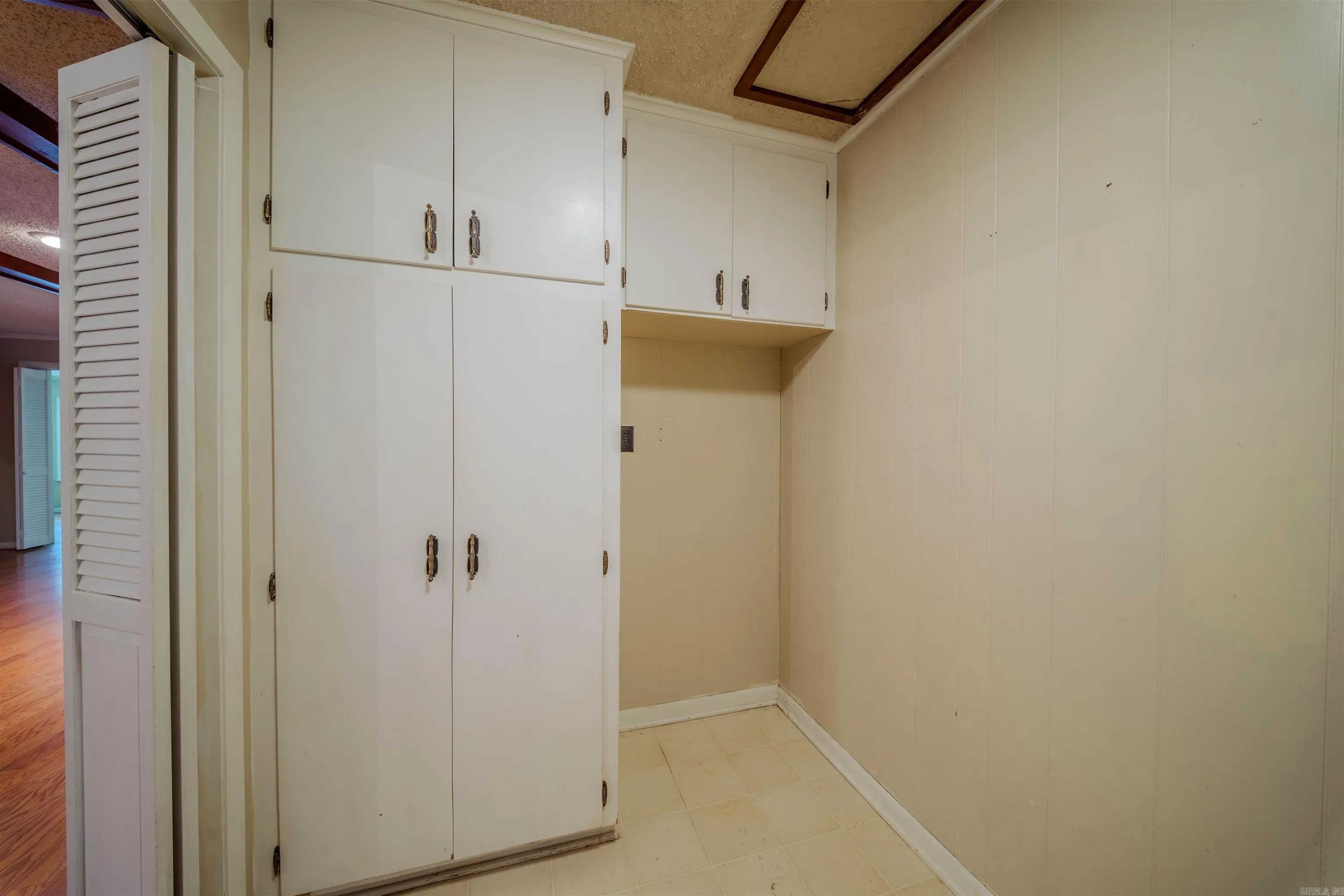 Property at 301 W Bolling - Image 16