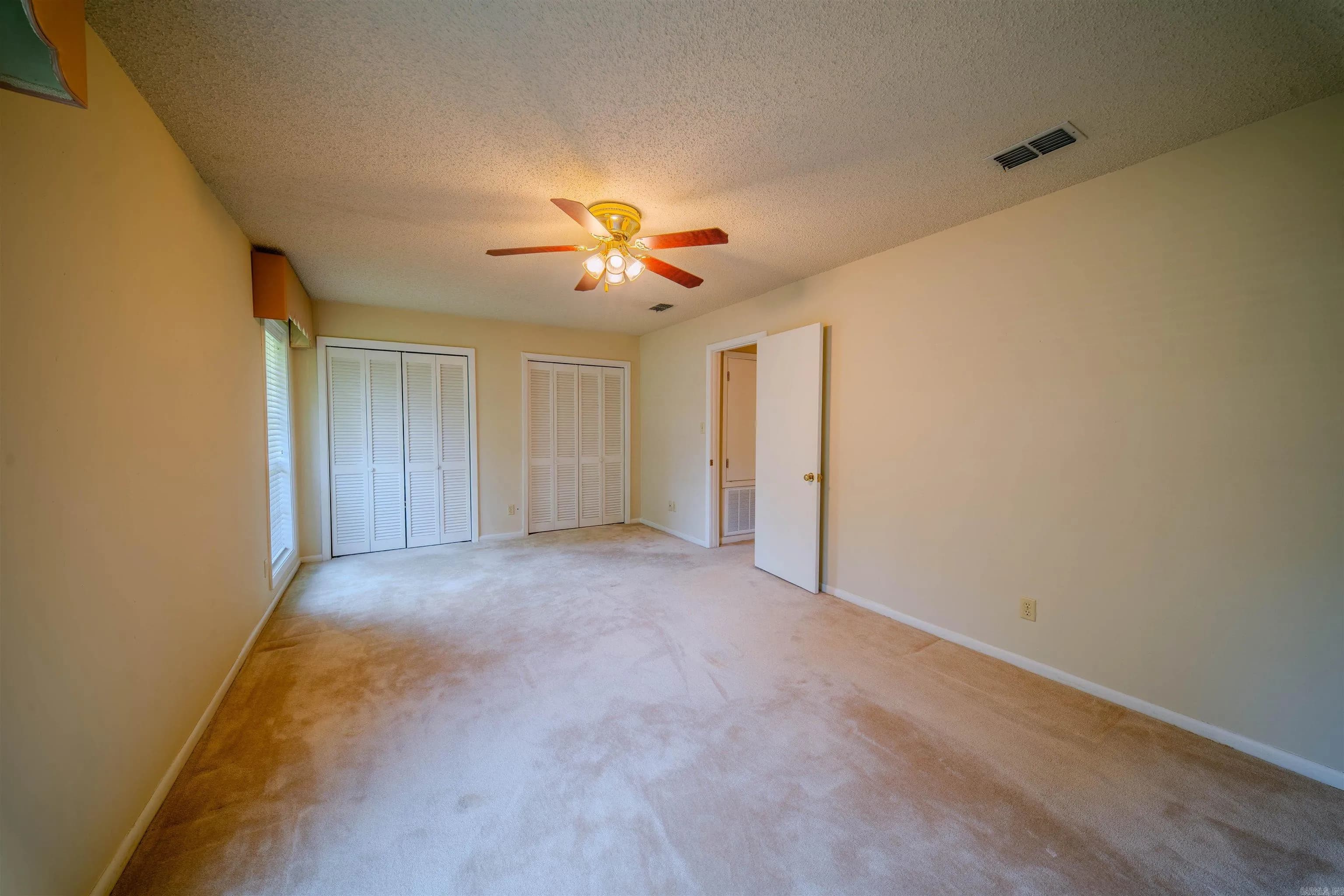 Property at 301 W Bolling - Image 31