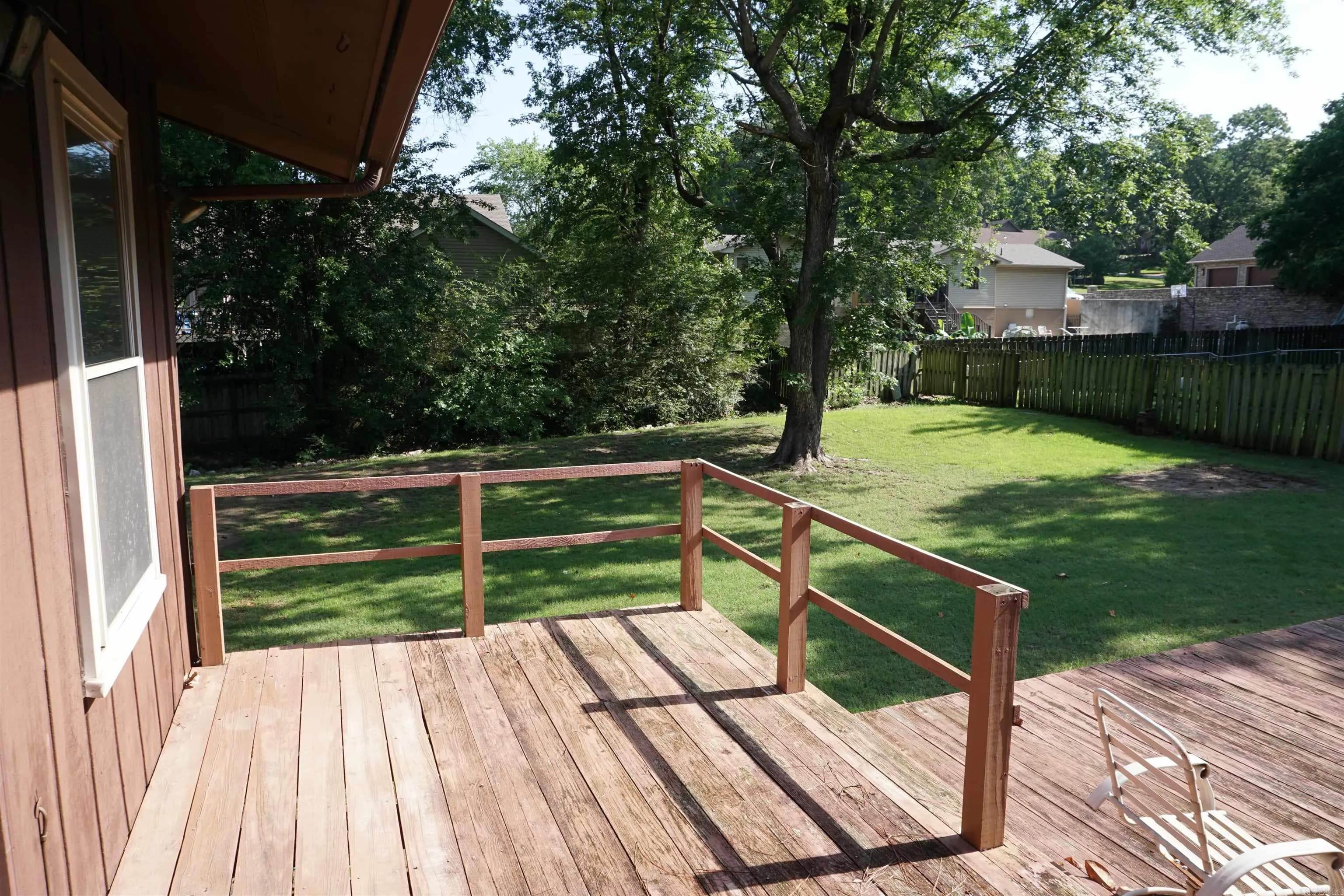 Property at 100 E Stroud - Image 30