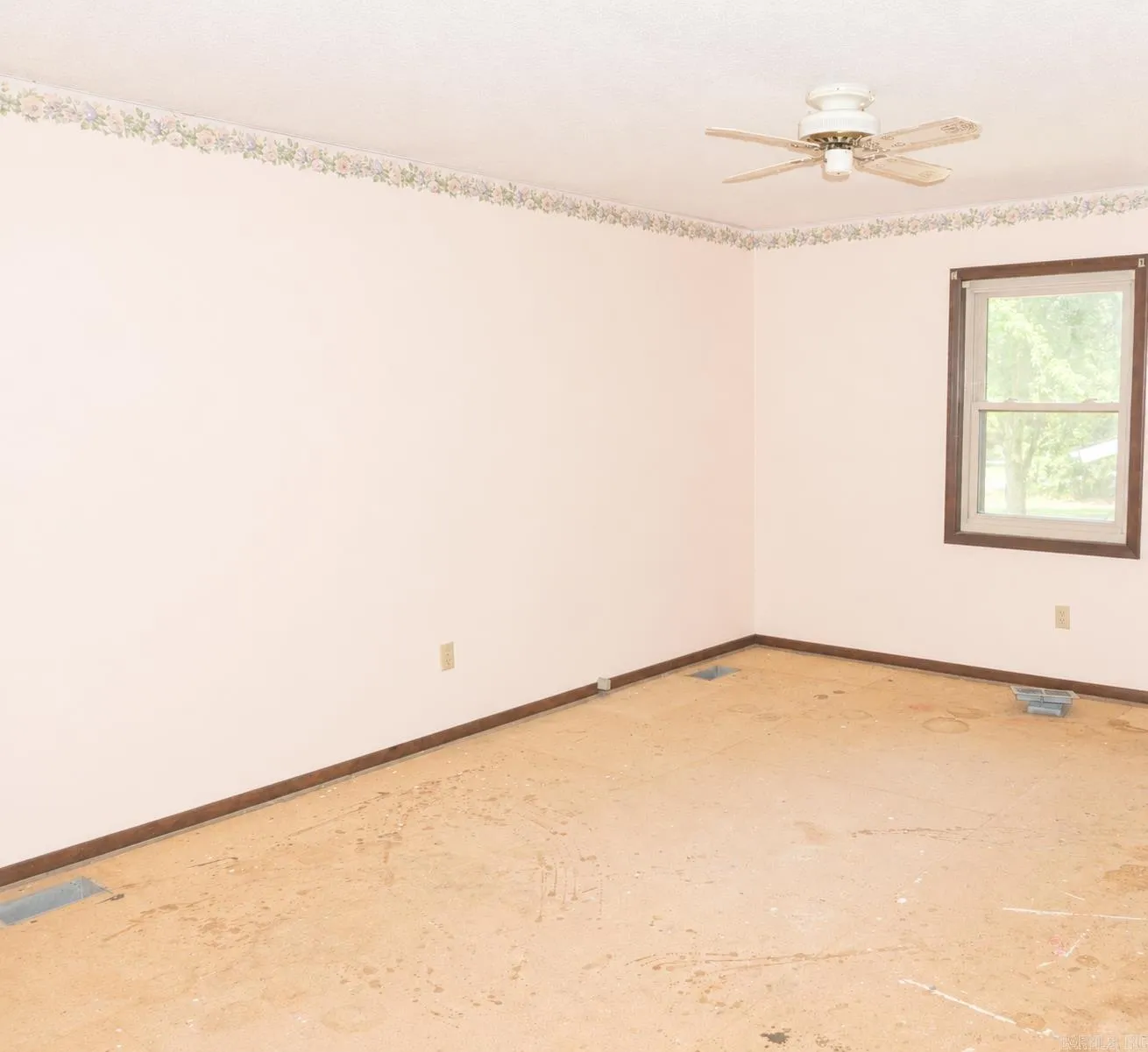 Property at 100 E Stroud - Image 26