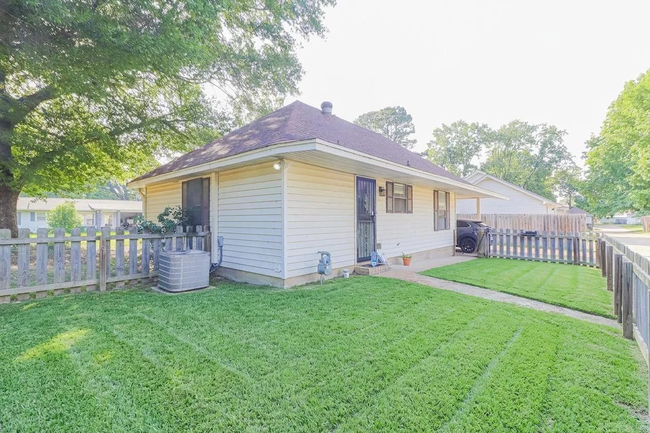 Property at 822  Hester - Image 27