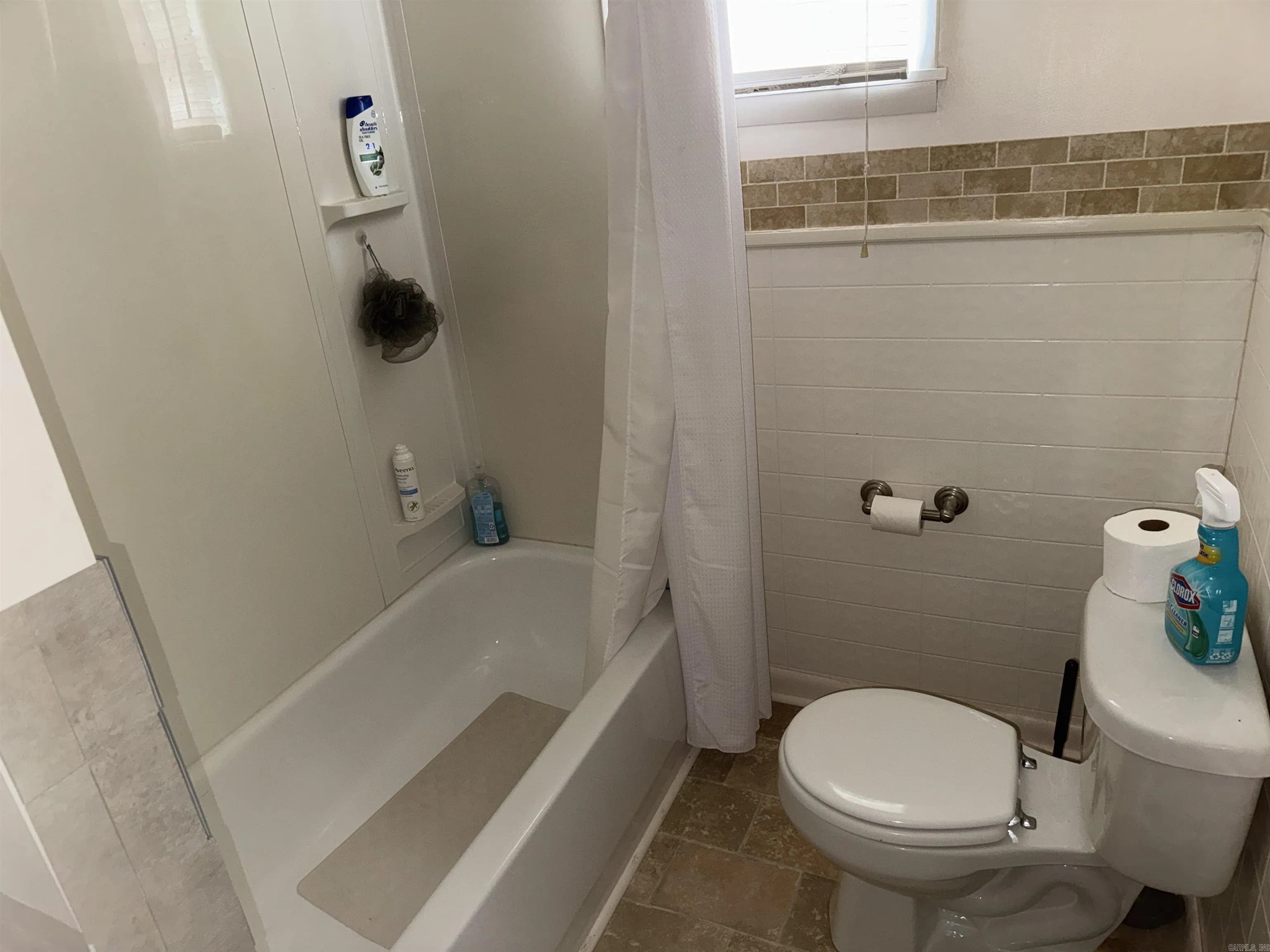 Property at 815  Lakeshore - Image 10