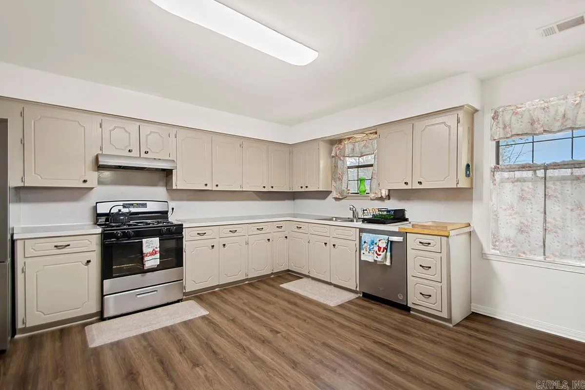 Property at 905  Graham rd - Image 18