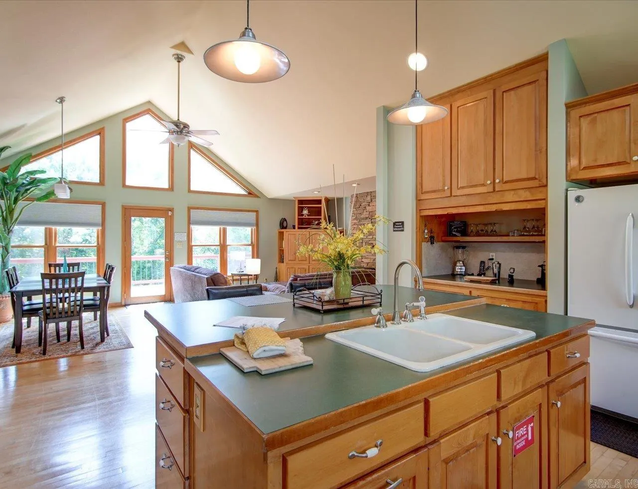 Property at 370  Star - Image 13