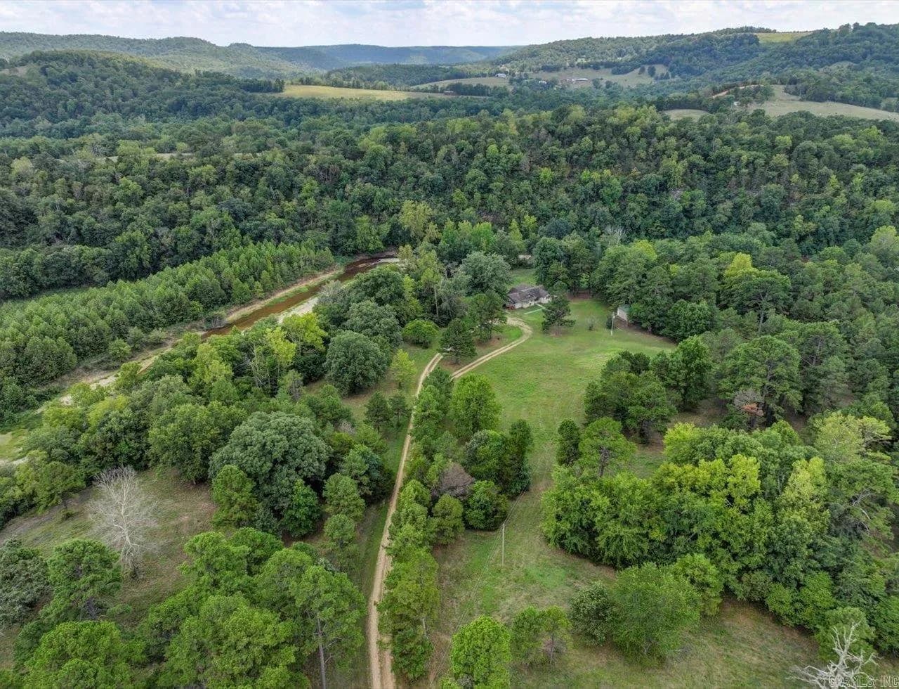 Property at 370  Star - Image 47