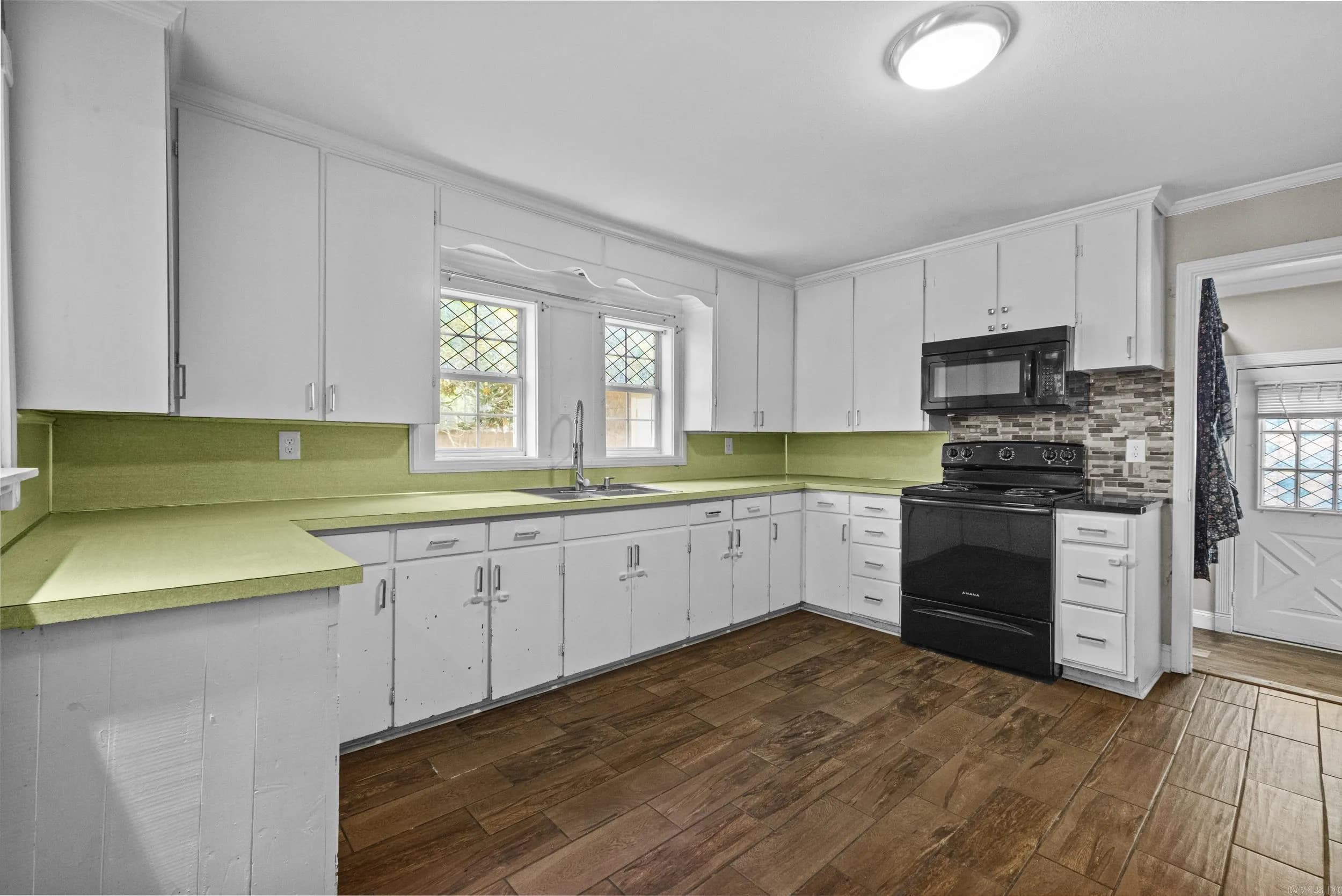 Property at 106  Short - Image 11