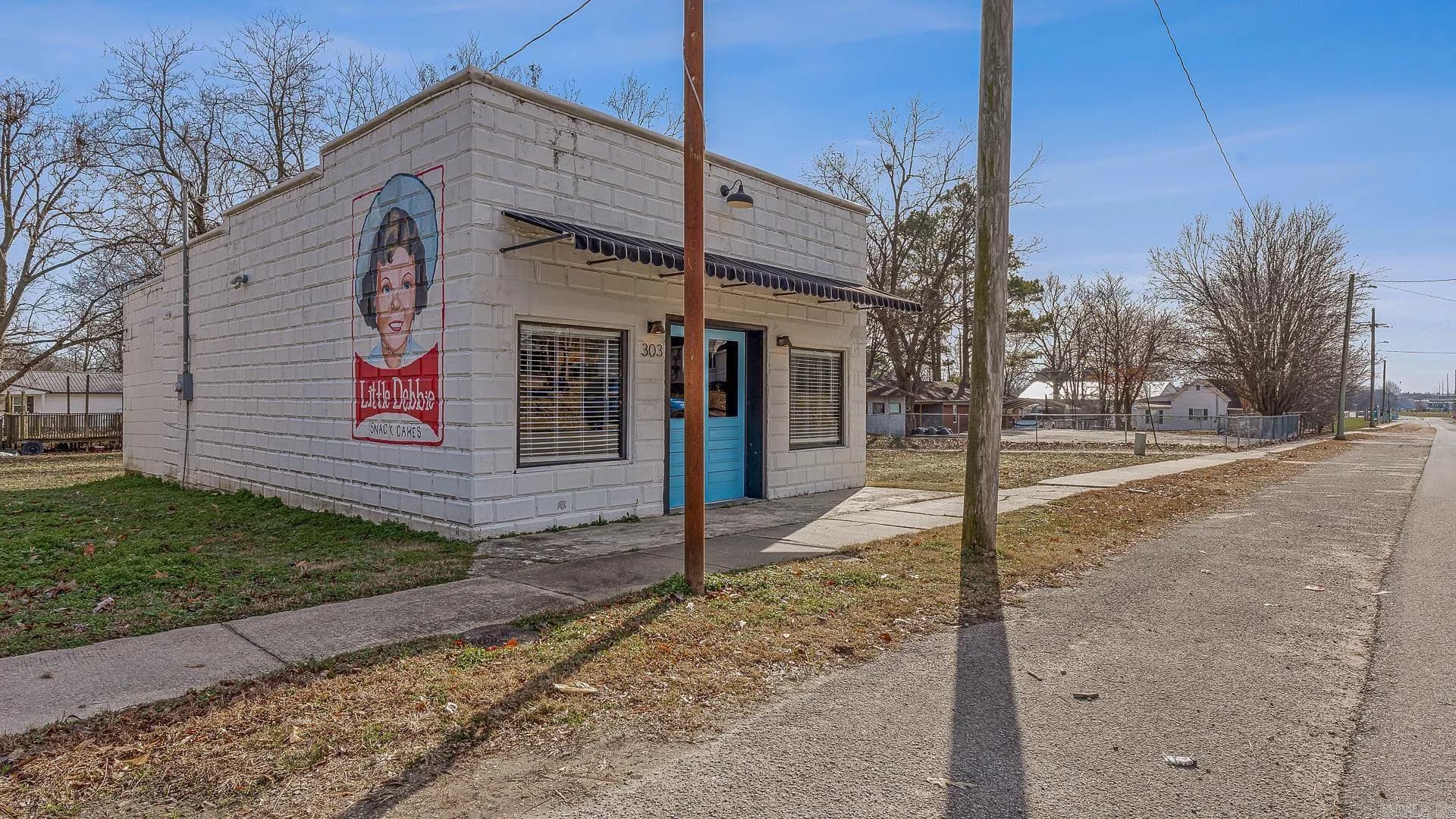 Property at 303 S 4th - Image 4
