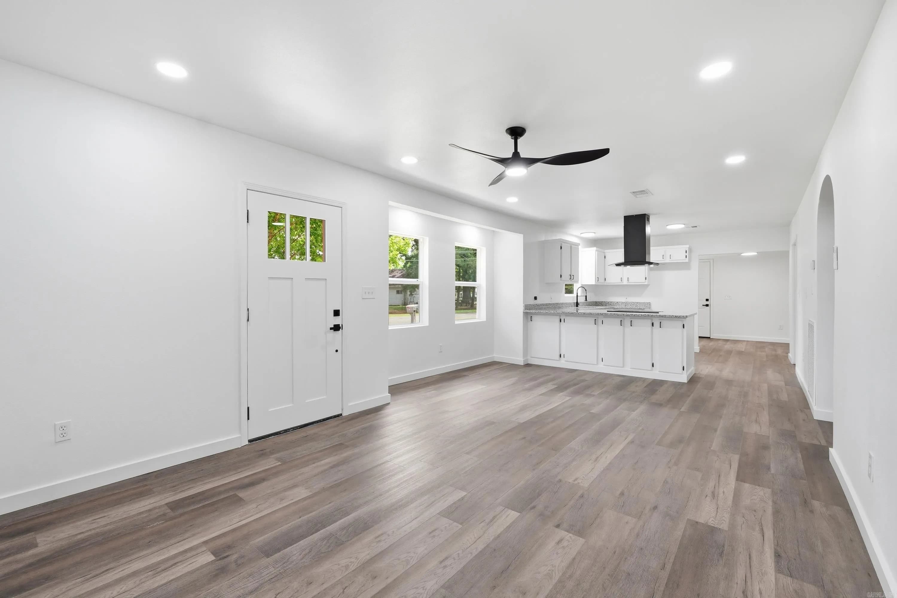 Property at 305 SW 3rd - Image 10