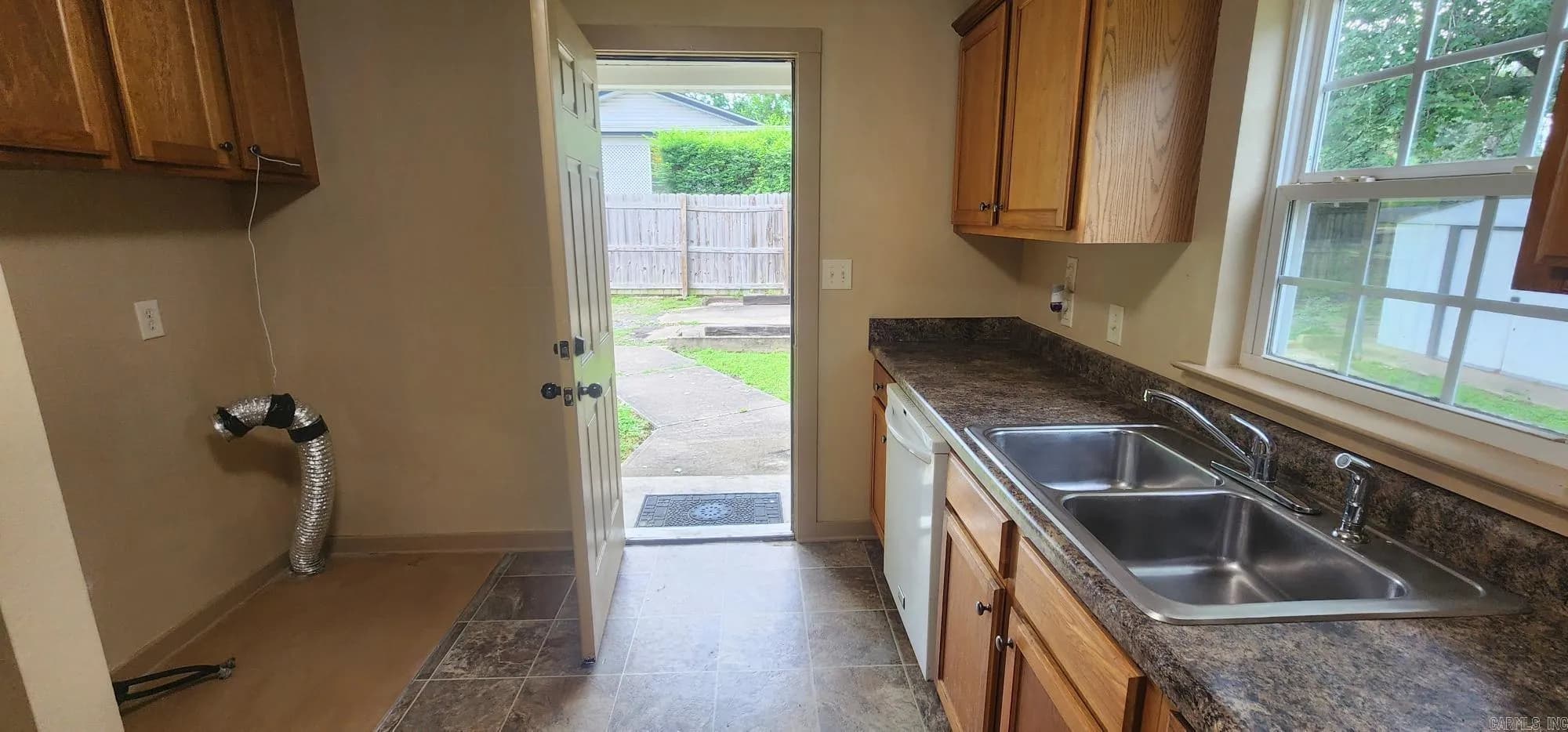 Property at 1501  Port arthur - Image 12
