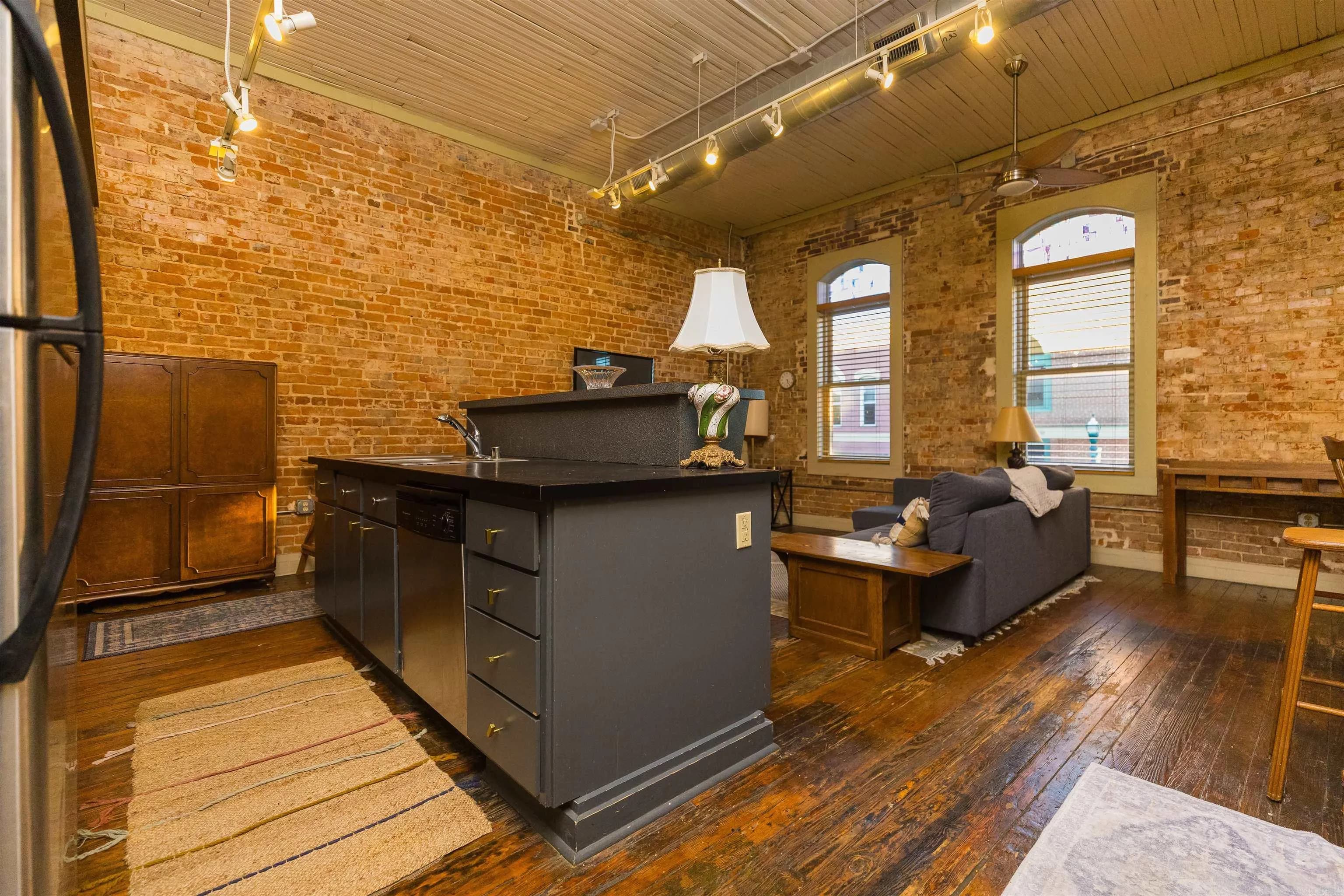 Property at 241 S Main - Image 9