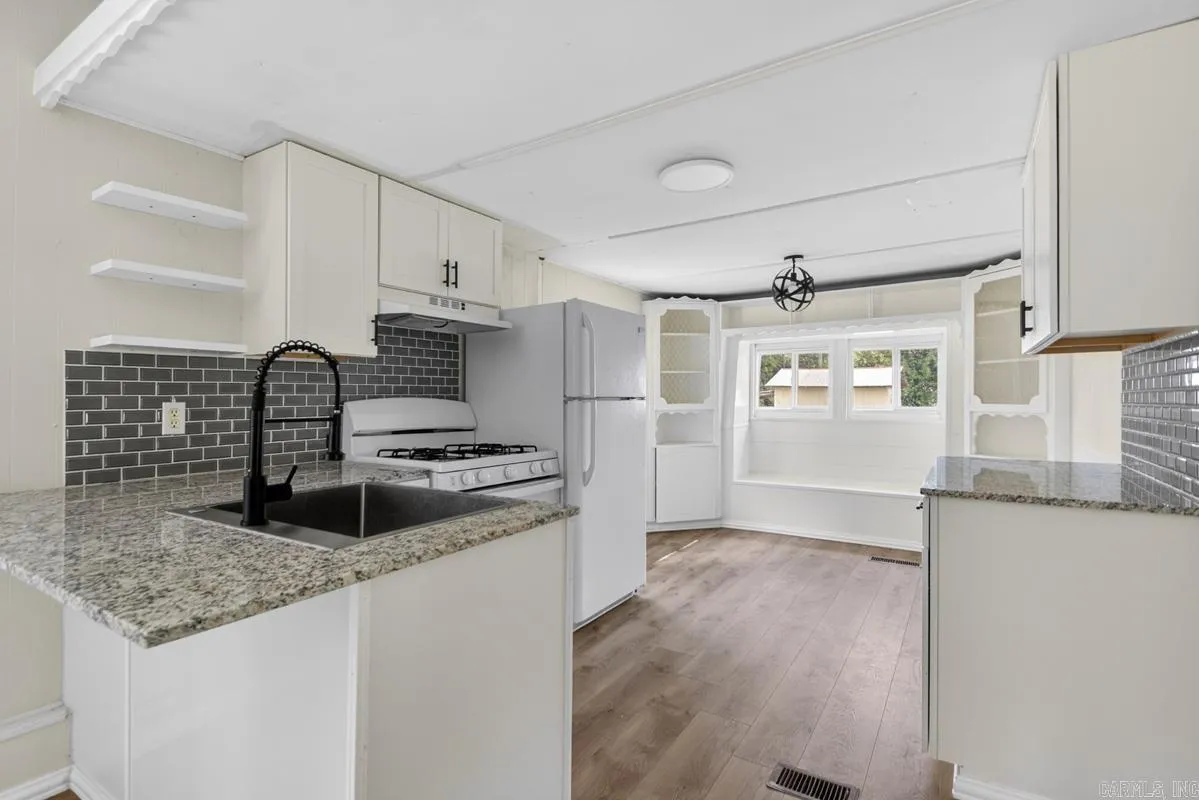 Property at 1315  Glenn - Image 2