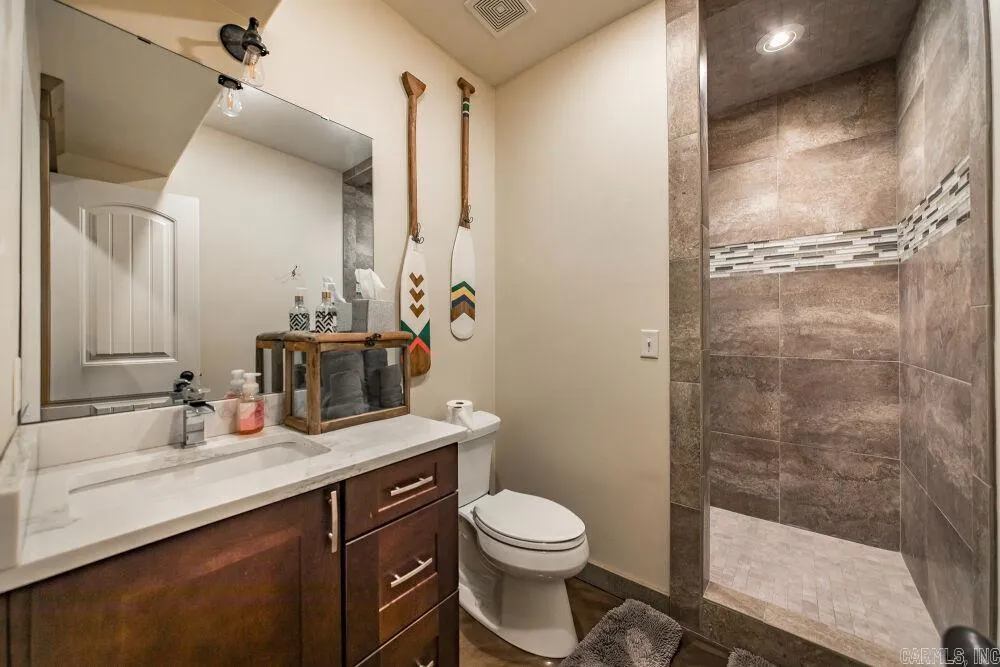 Property at 7910  Edgemont rd, suite 303 - Image 11