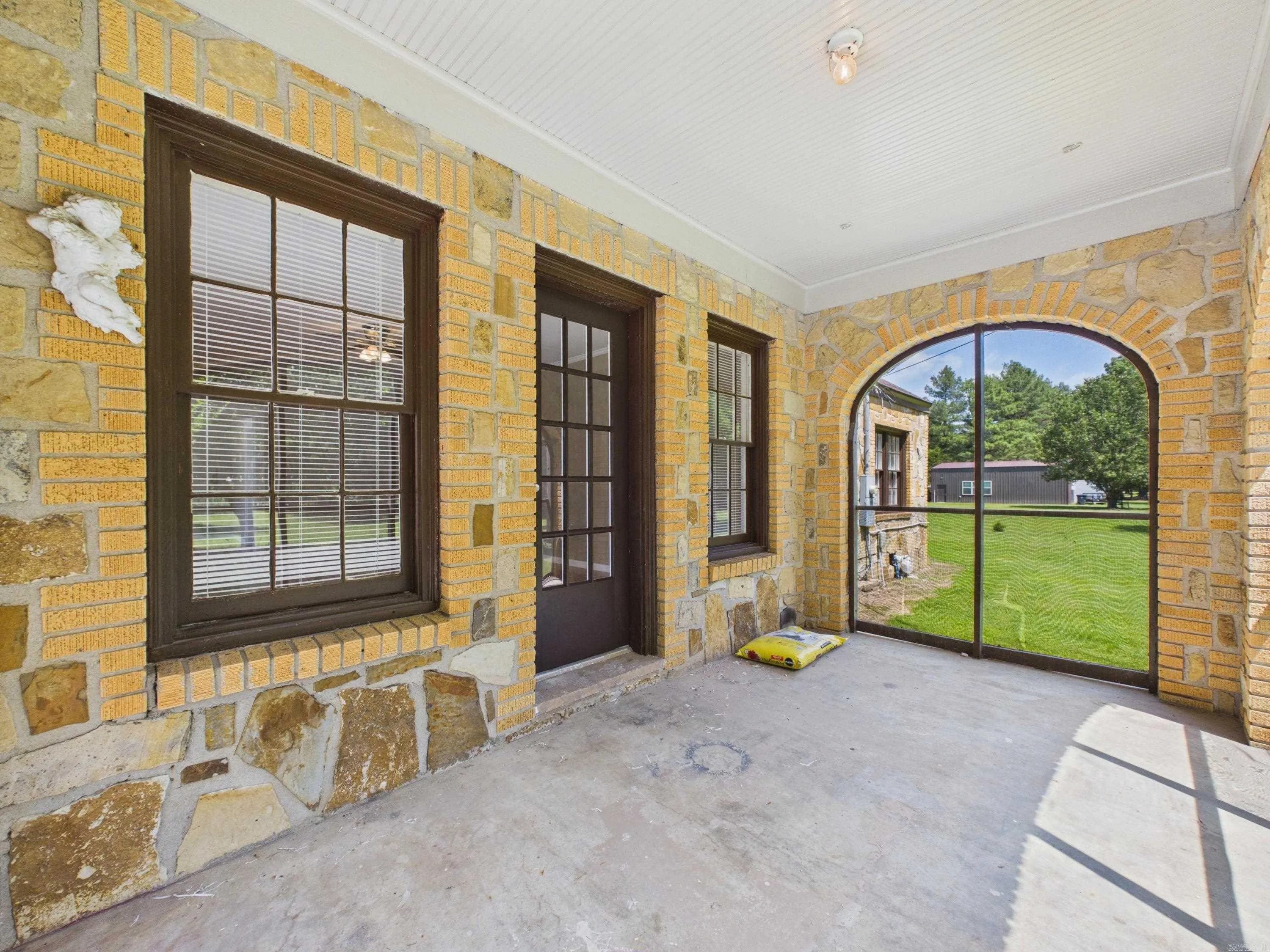 Property at 423  W 3rd - Image 8