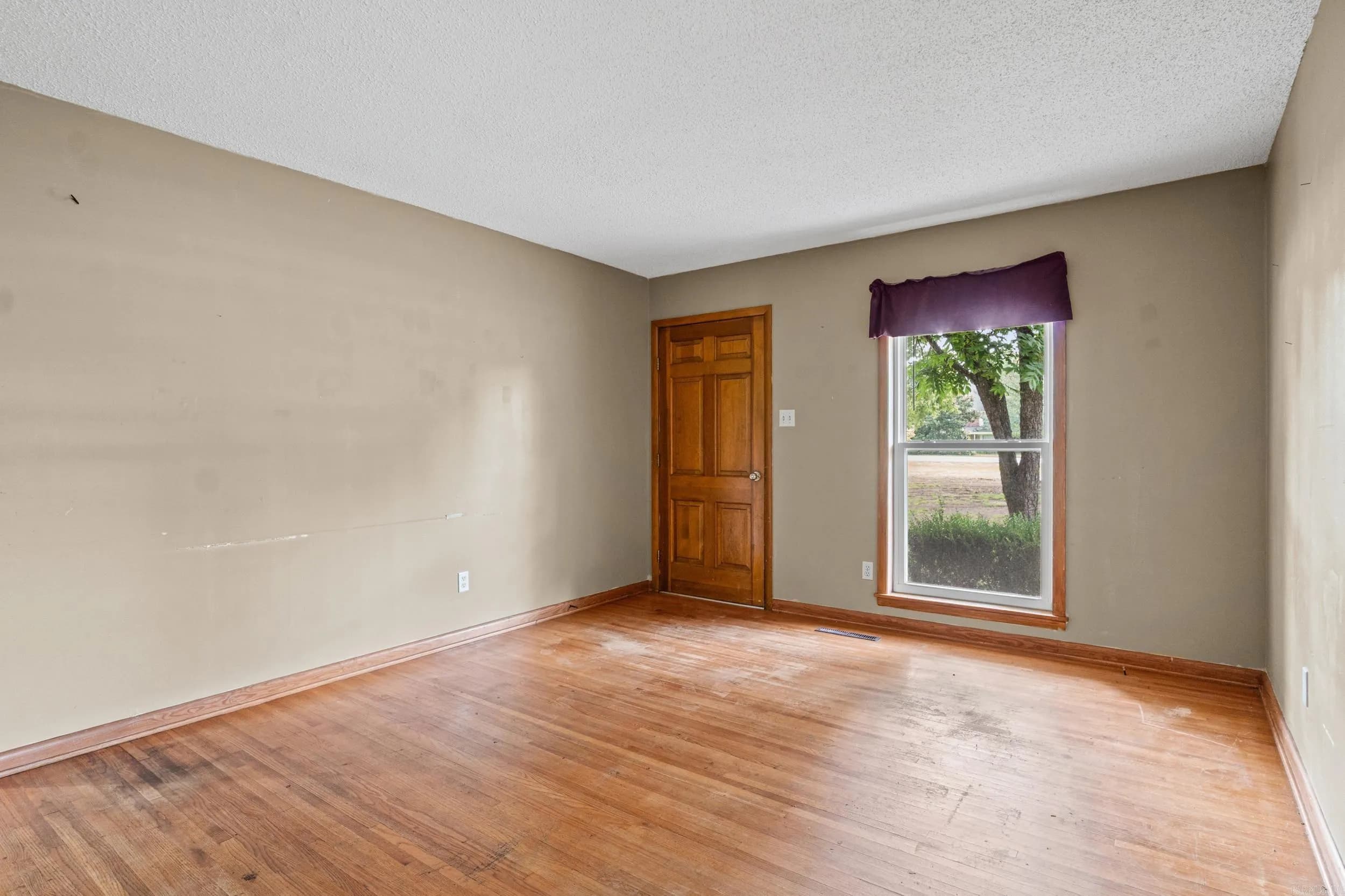 Property at 1009  Woodland park - Image 3