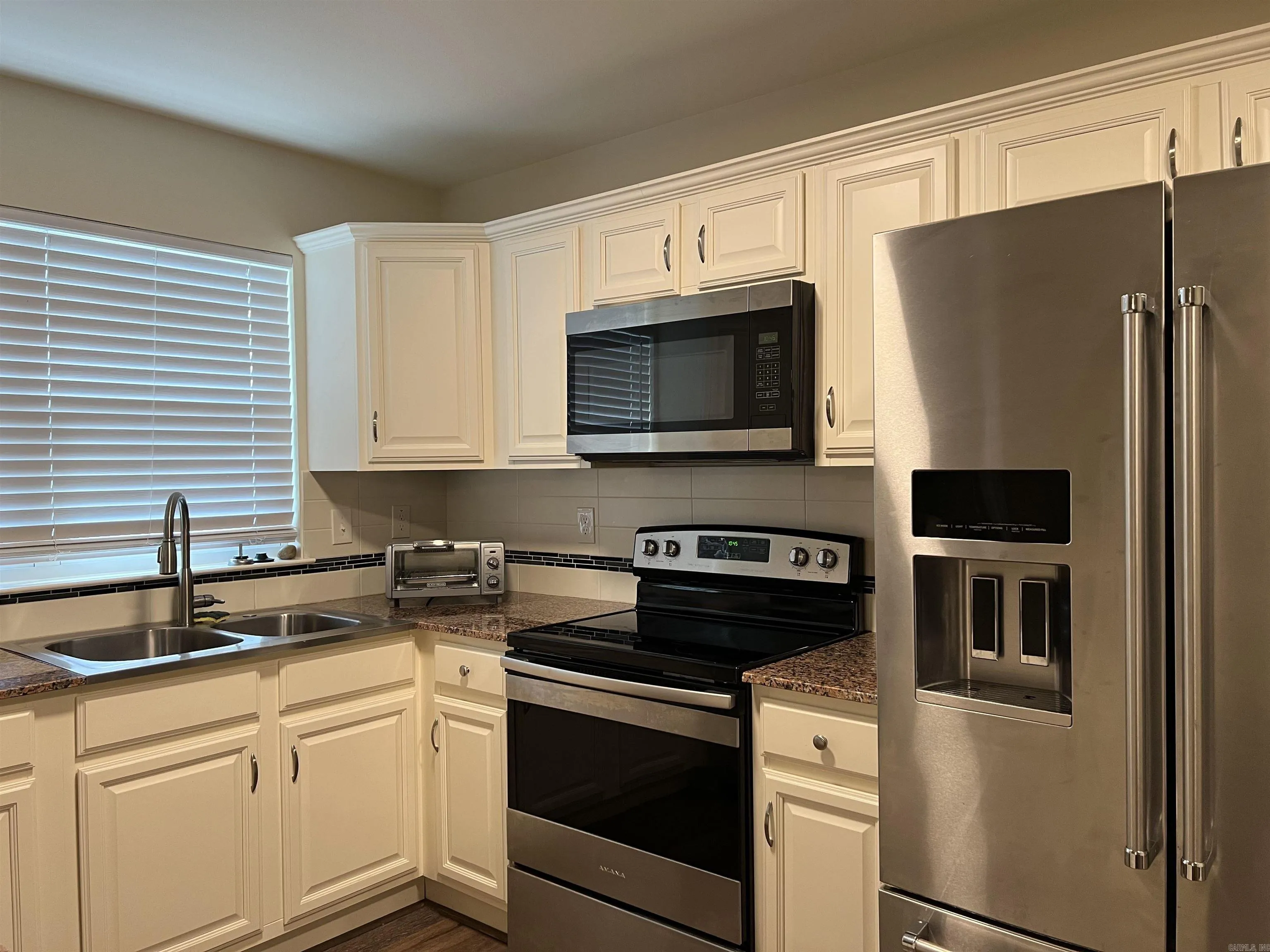Property at 3301  W. capitol - Image 9