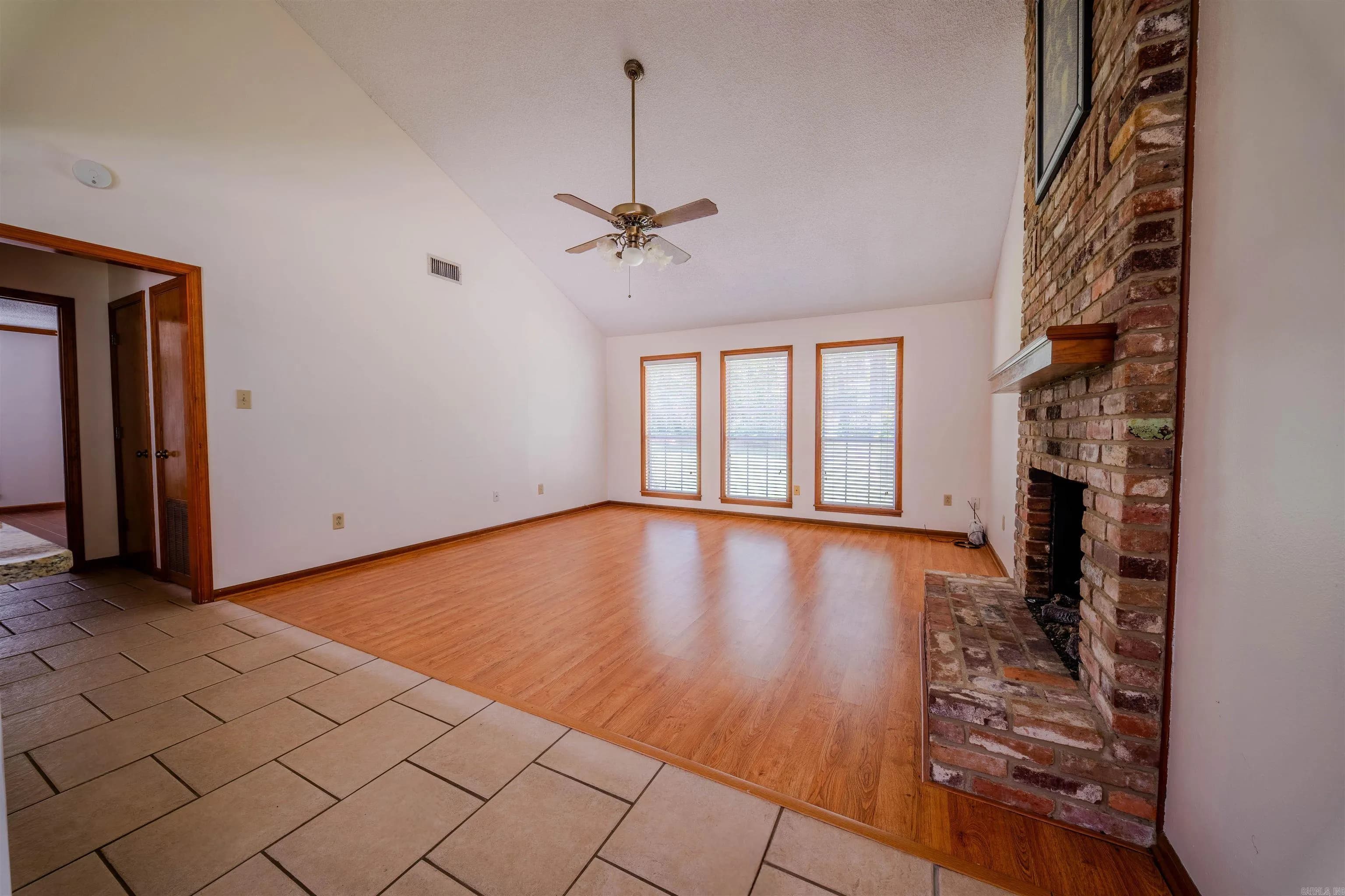Property at 1016  Oakridge - Image 20
