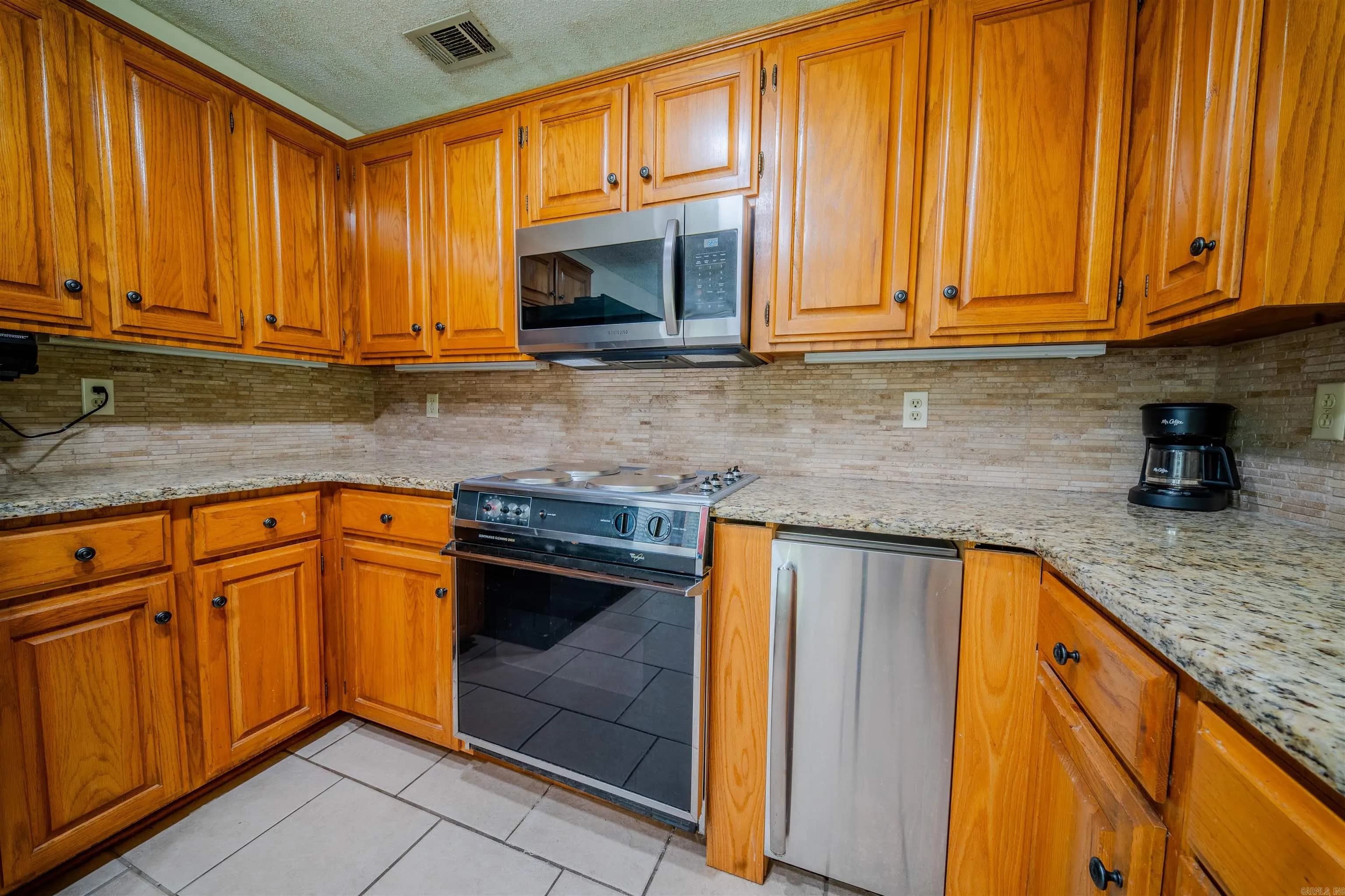 Property at 1016  Oakridge - Image 15