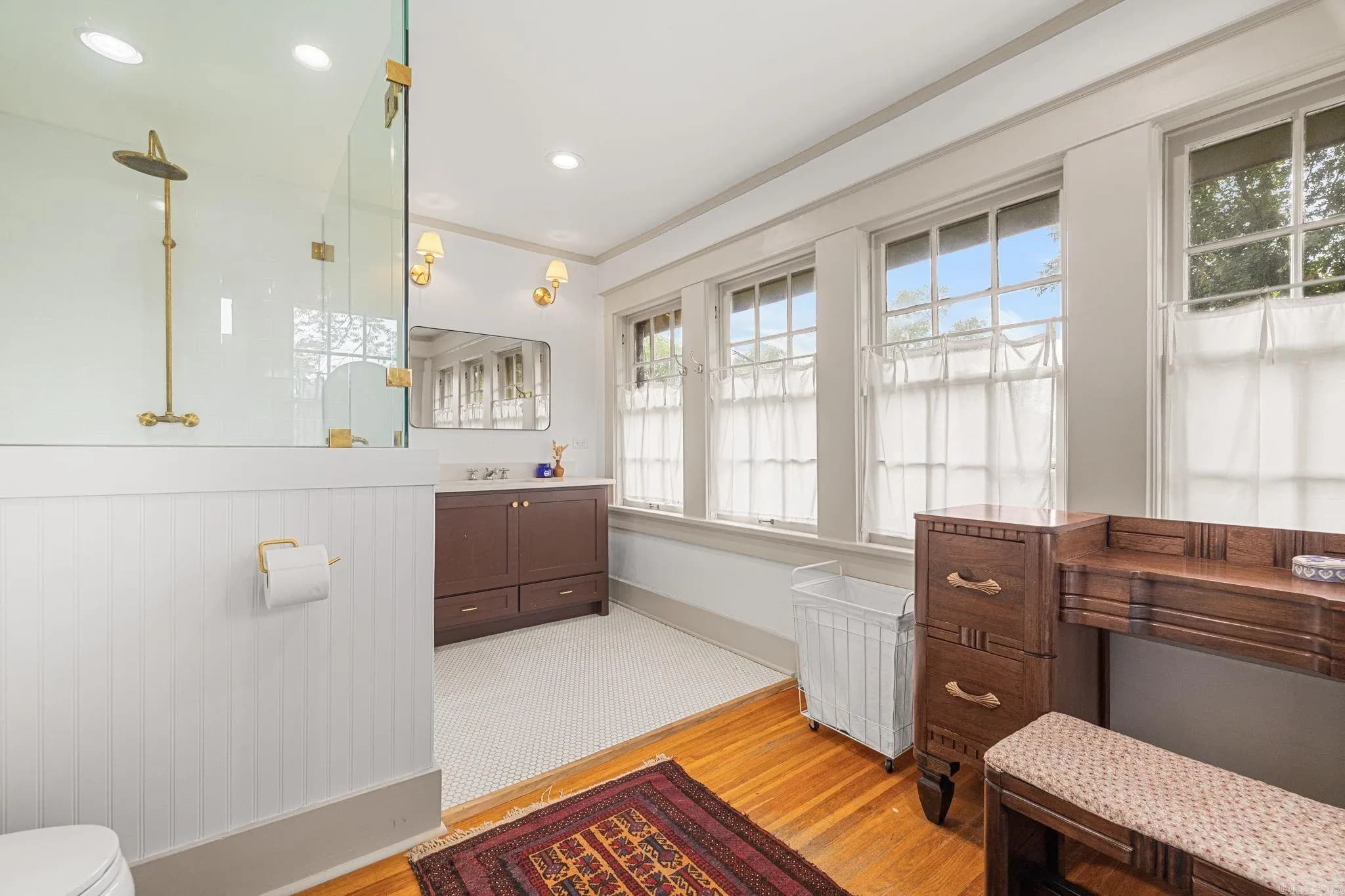 Property at 1901  Broadway - Image 27