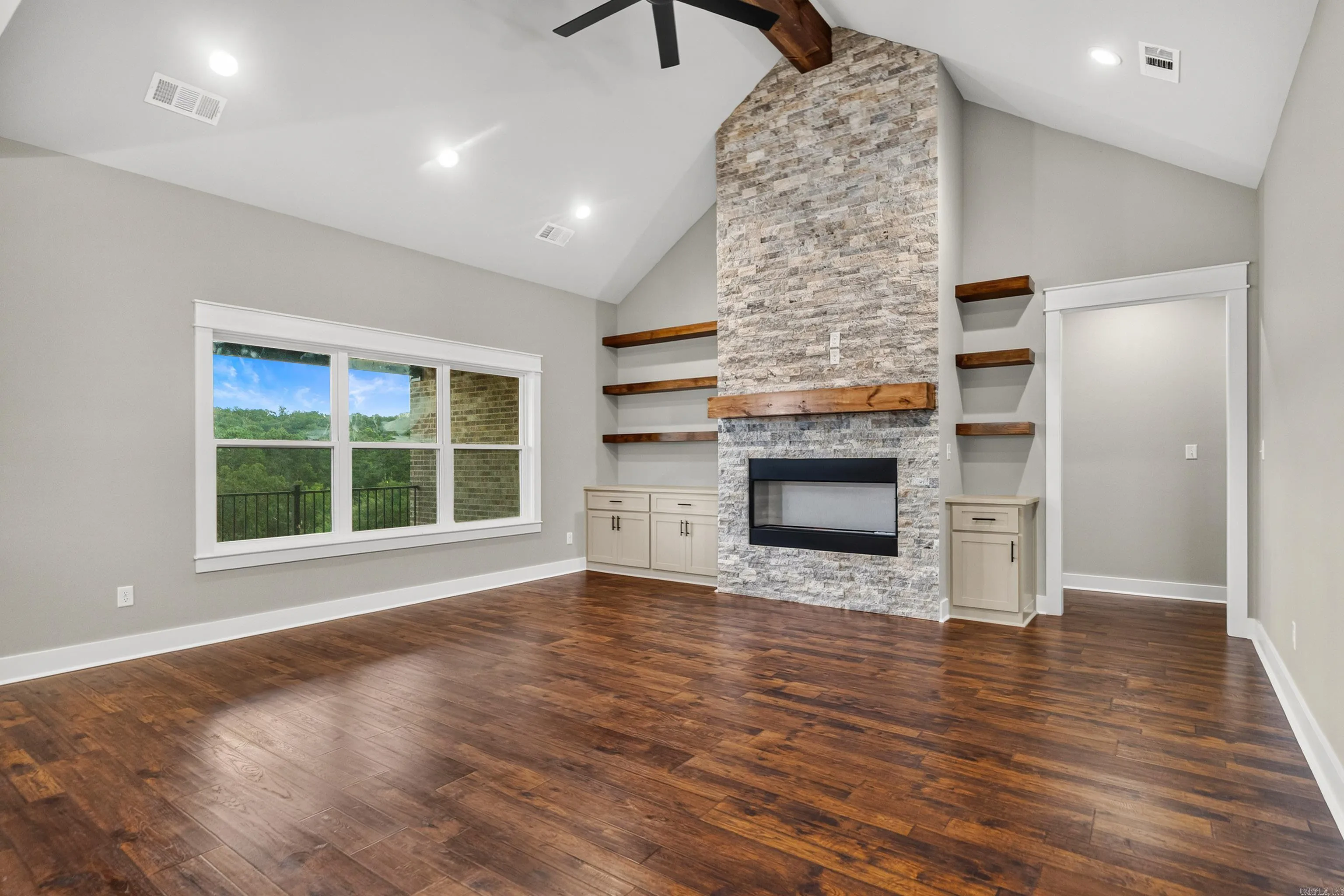 Property at 173  Cougar - Image 6