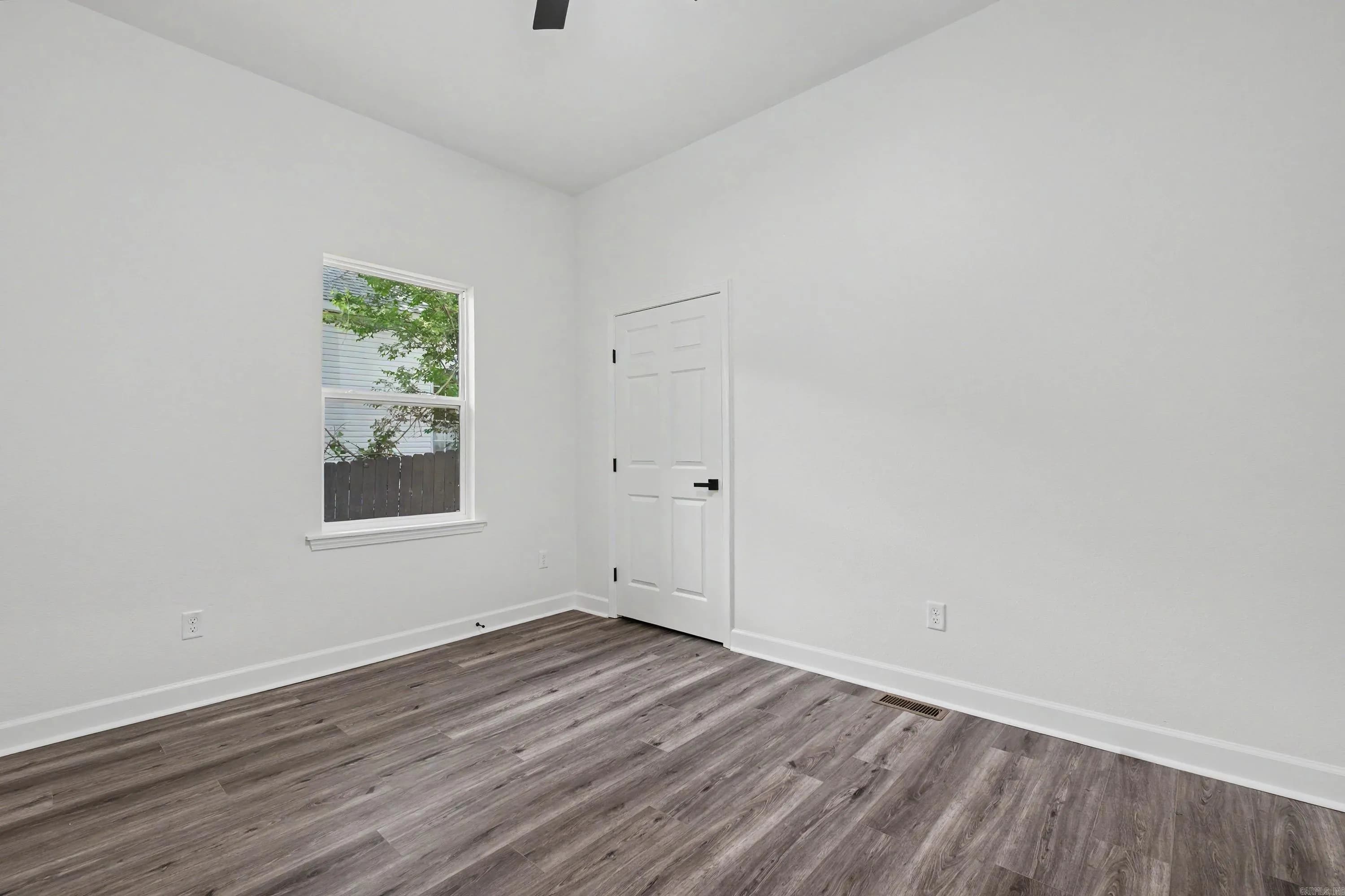 Property at 622  Denton - Image 25