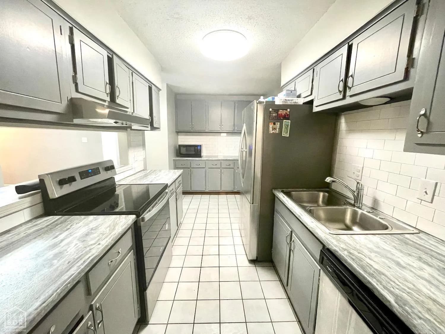 Property at 1705  Colonial - Image 4
