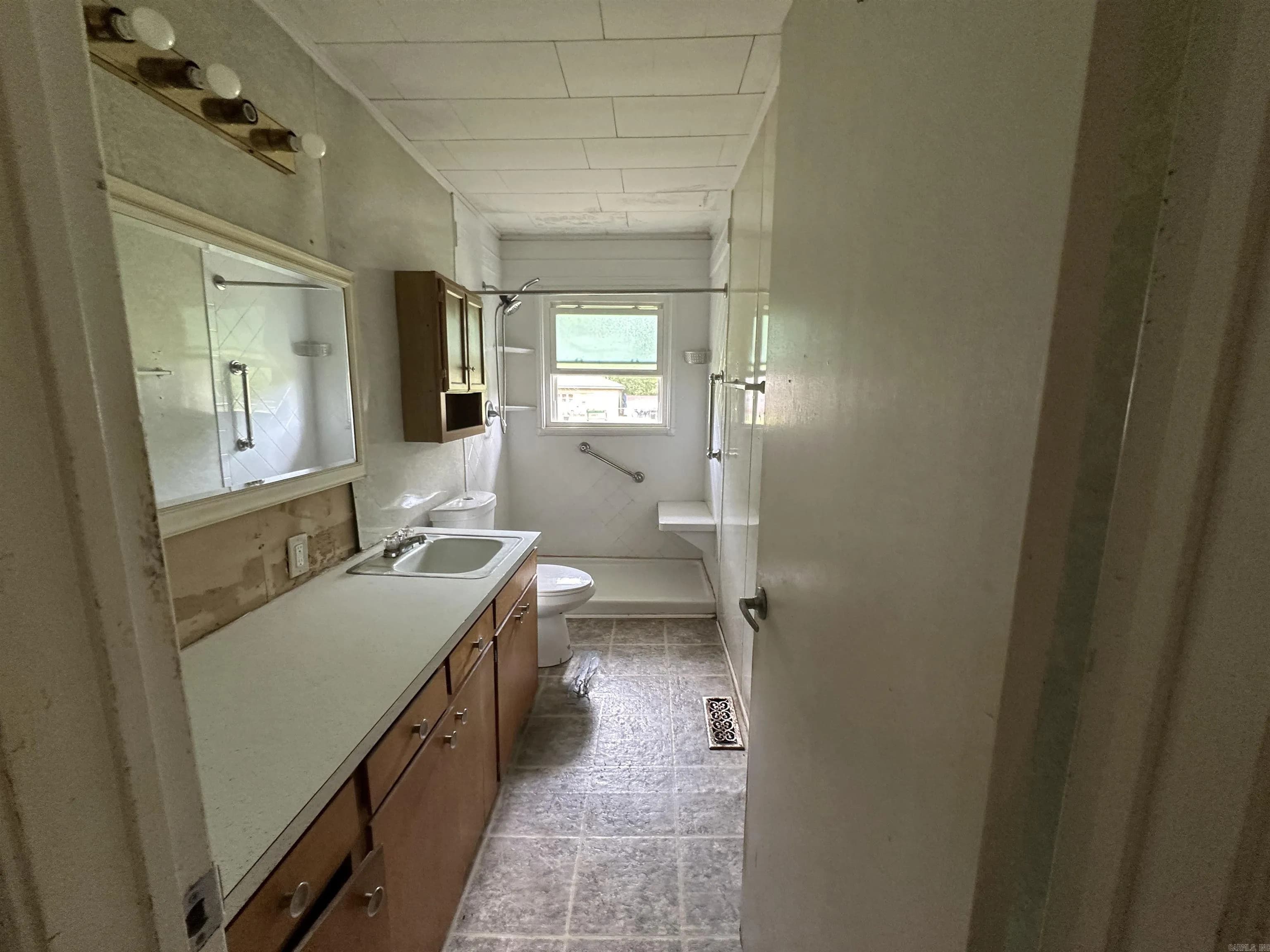 Property at 106 N Stephan - Image 7