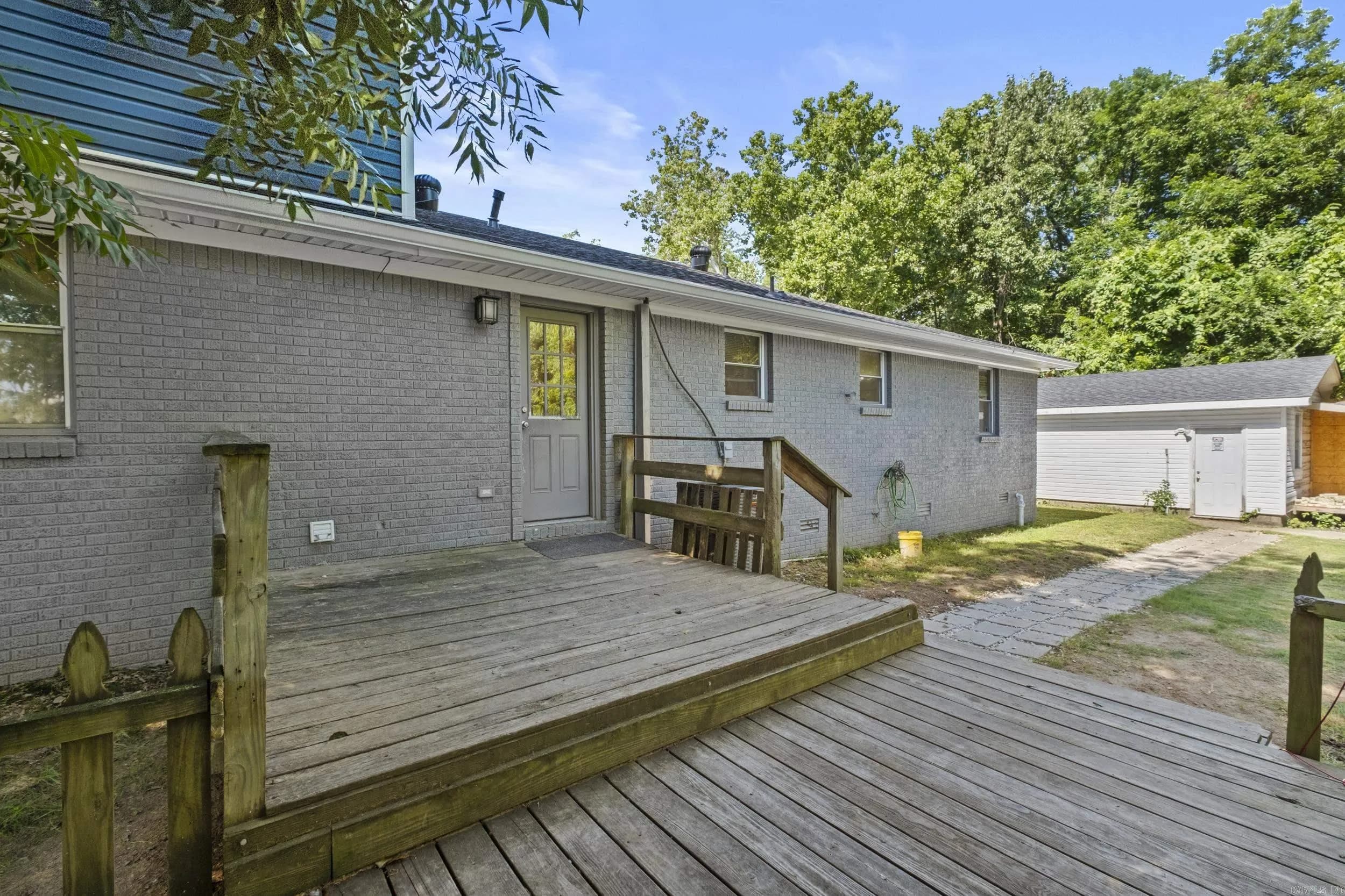 Property at 108 N Linden - Image 33