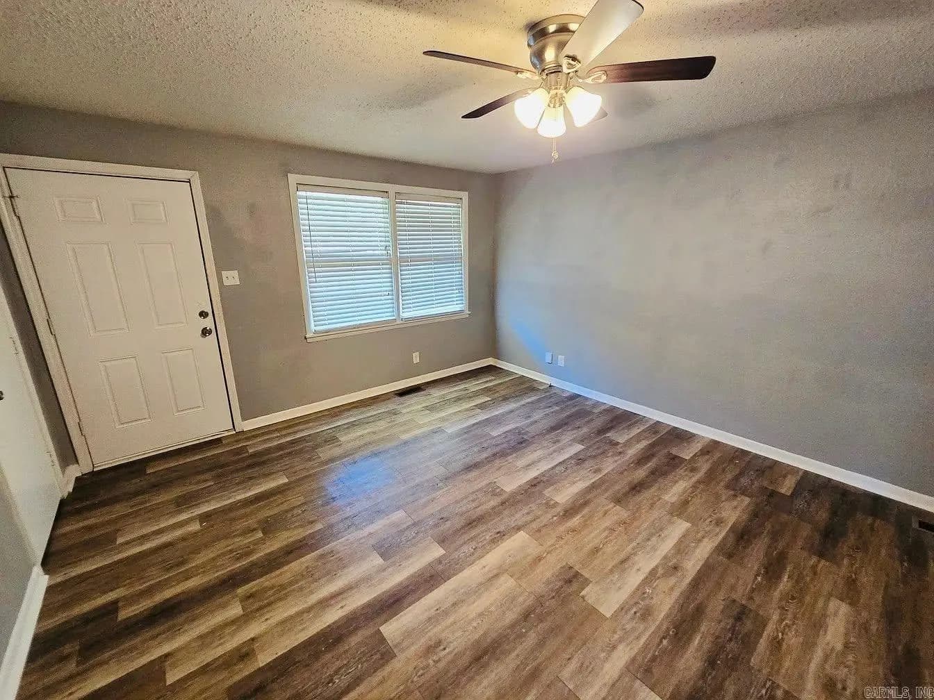 Property at 3914  Susan - Image 6
