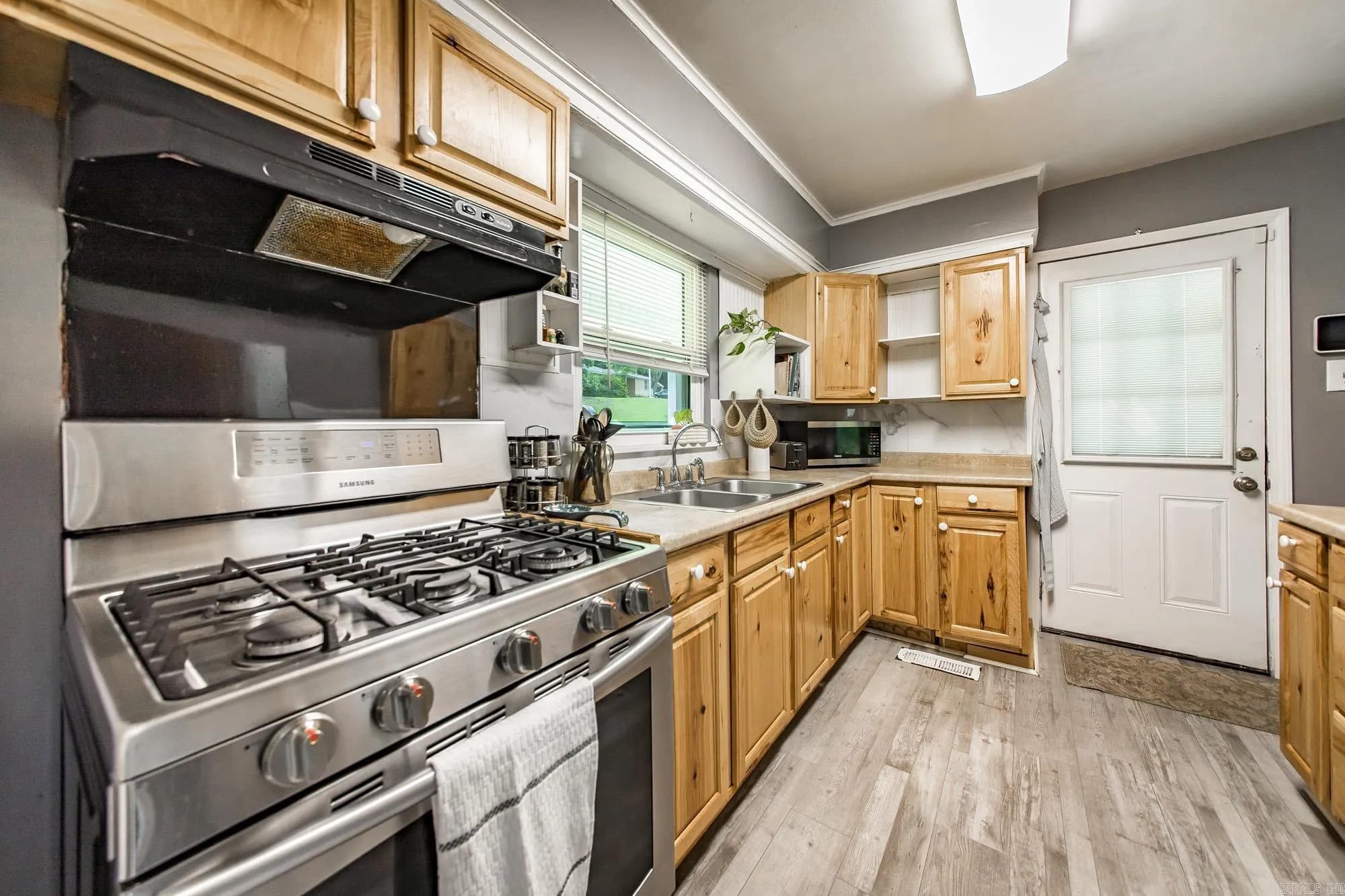 Property at 3519  Maple - Image 12