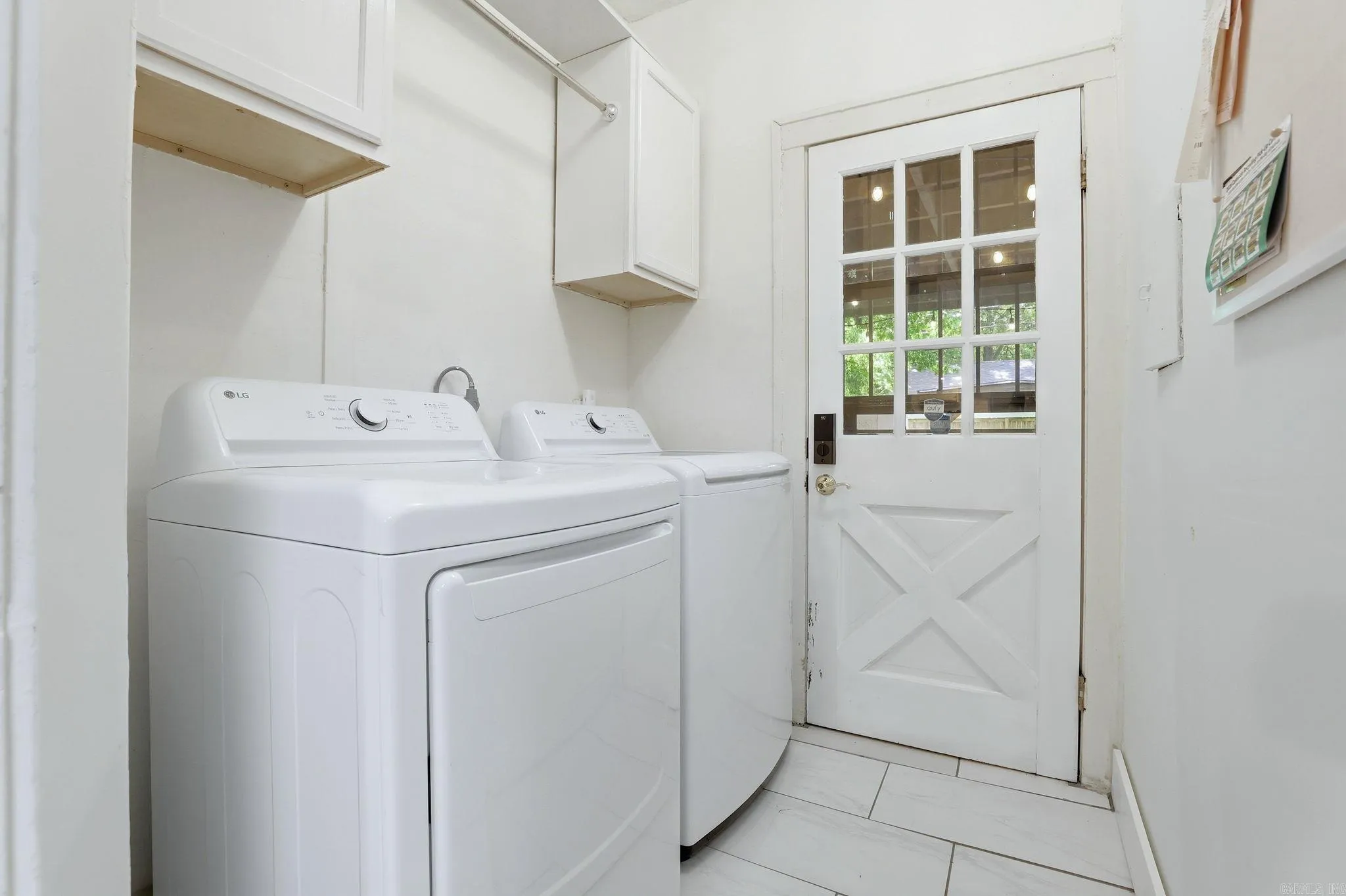 Property at 3323 N Cypress - Image 21