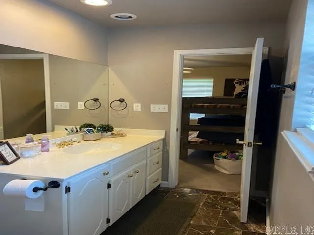 Property at 103 N 10th - Image 14
