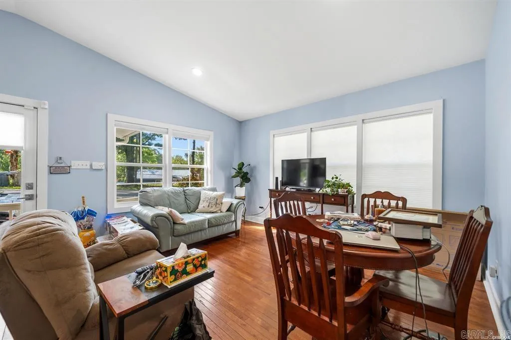 Property at 529  Burchwood bay - Image 3