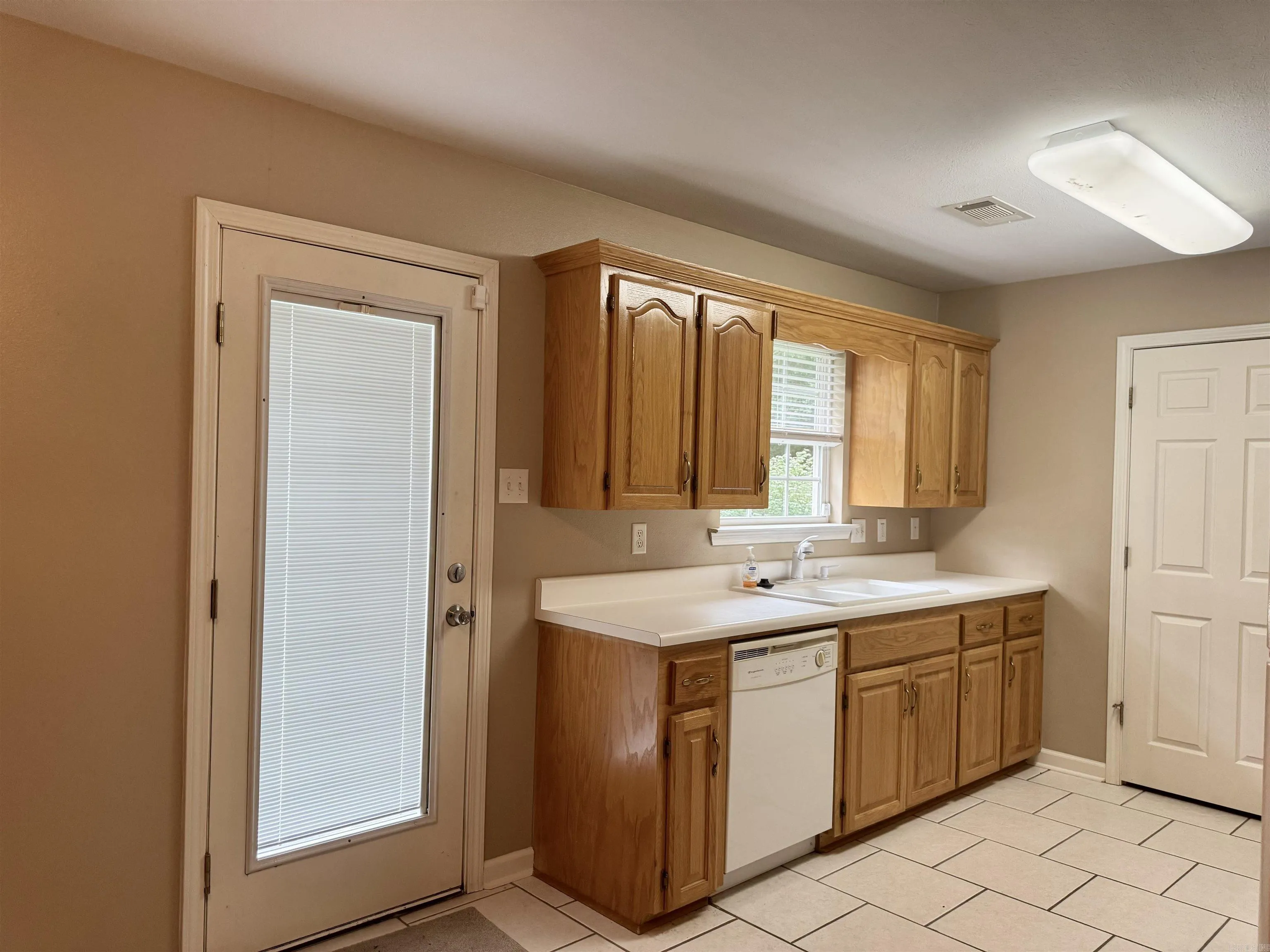 Property at 418 N Beech - Image 10