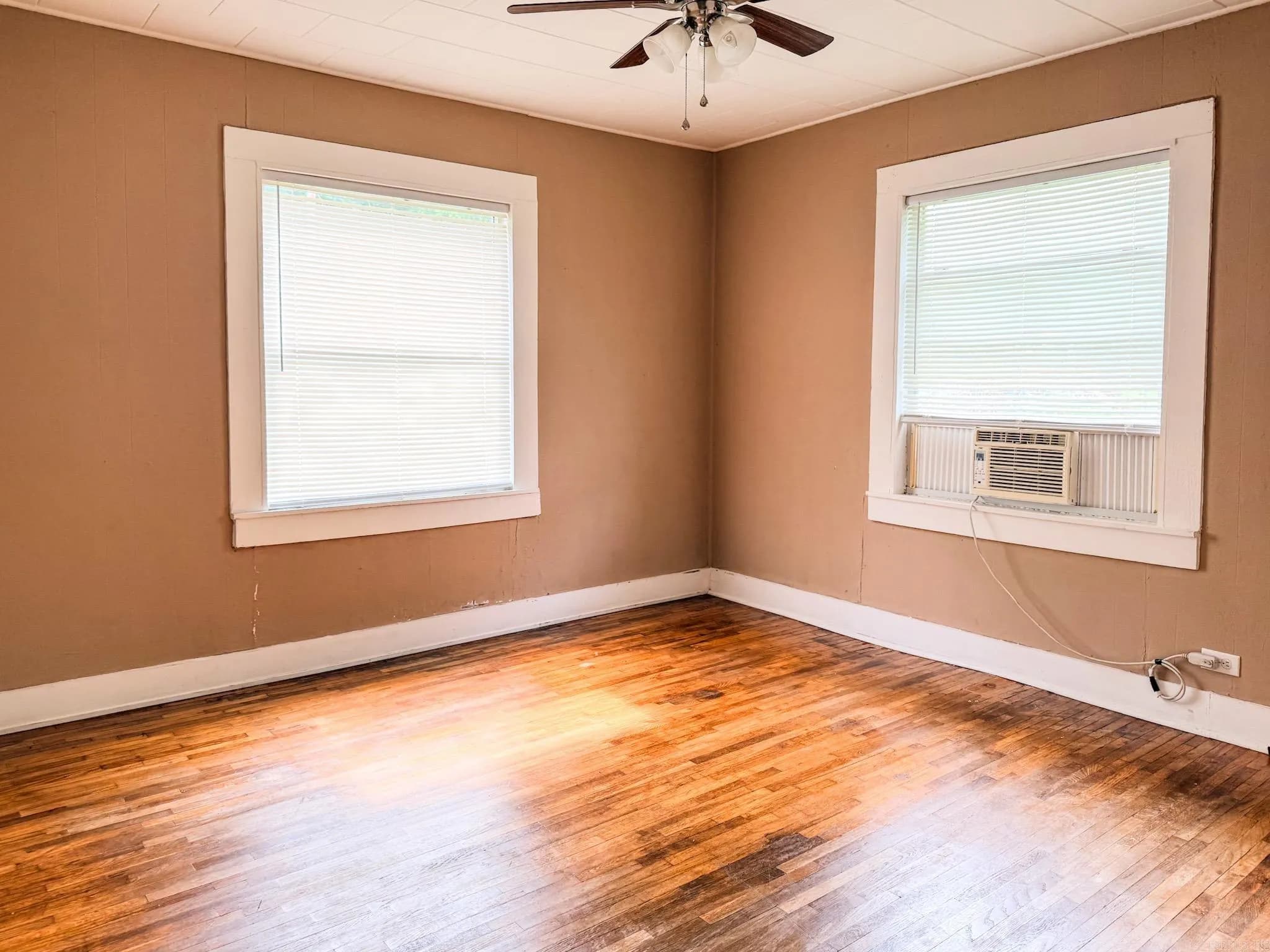 Property at 1514  Jefferson - Image 12