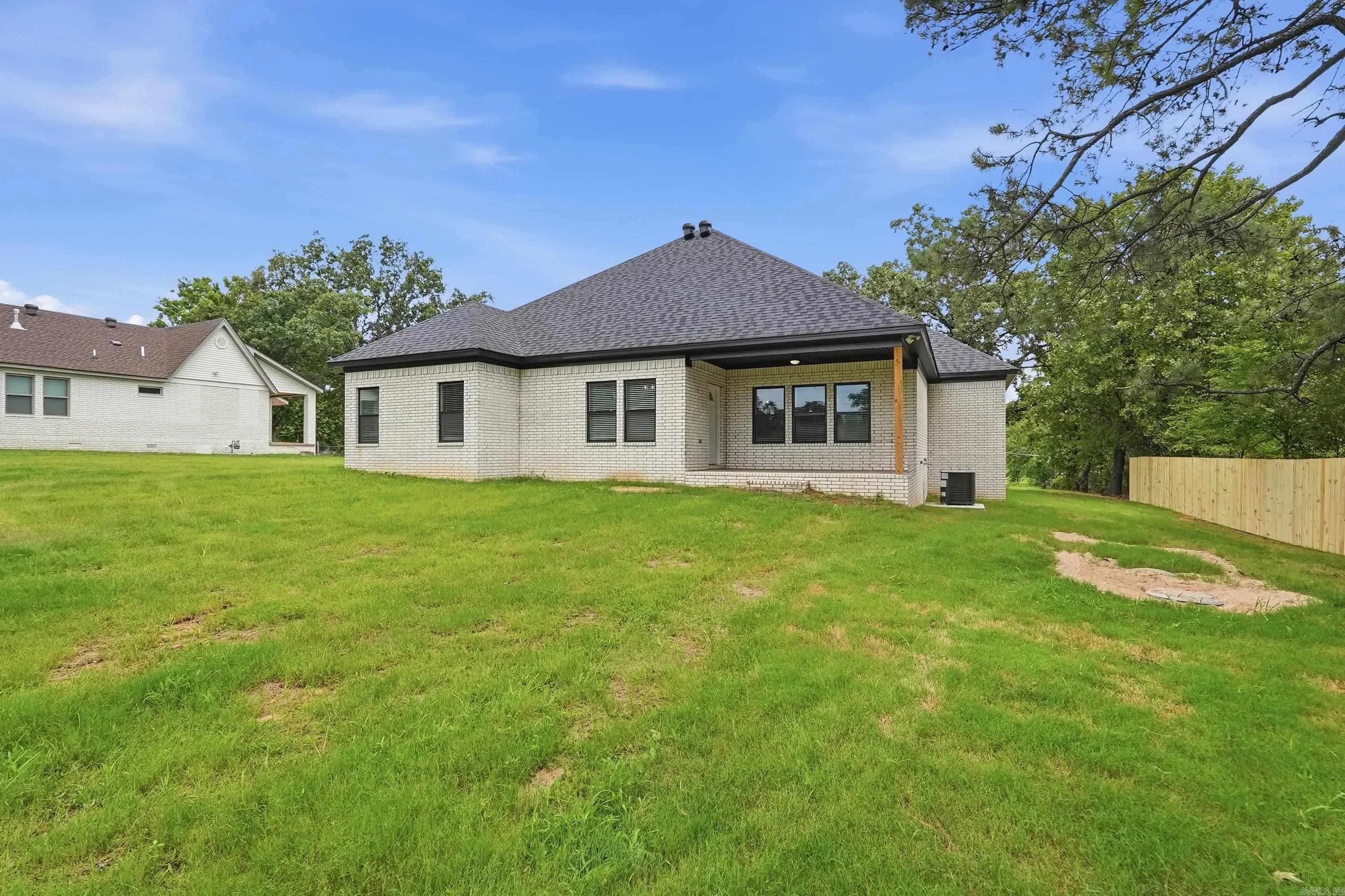Property at 1304 E Maryland - Image 47