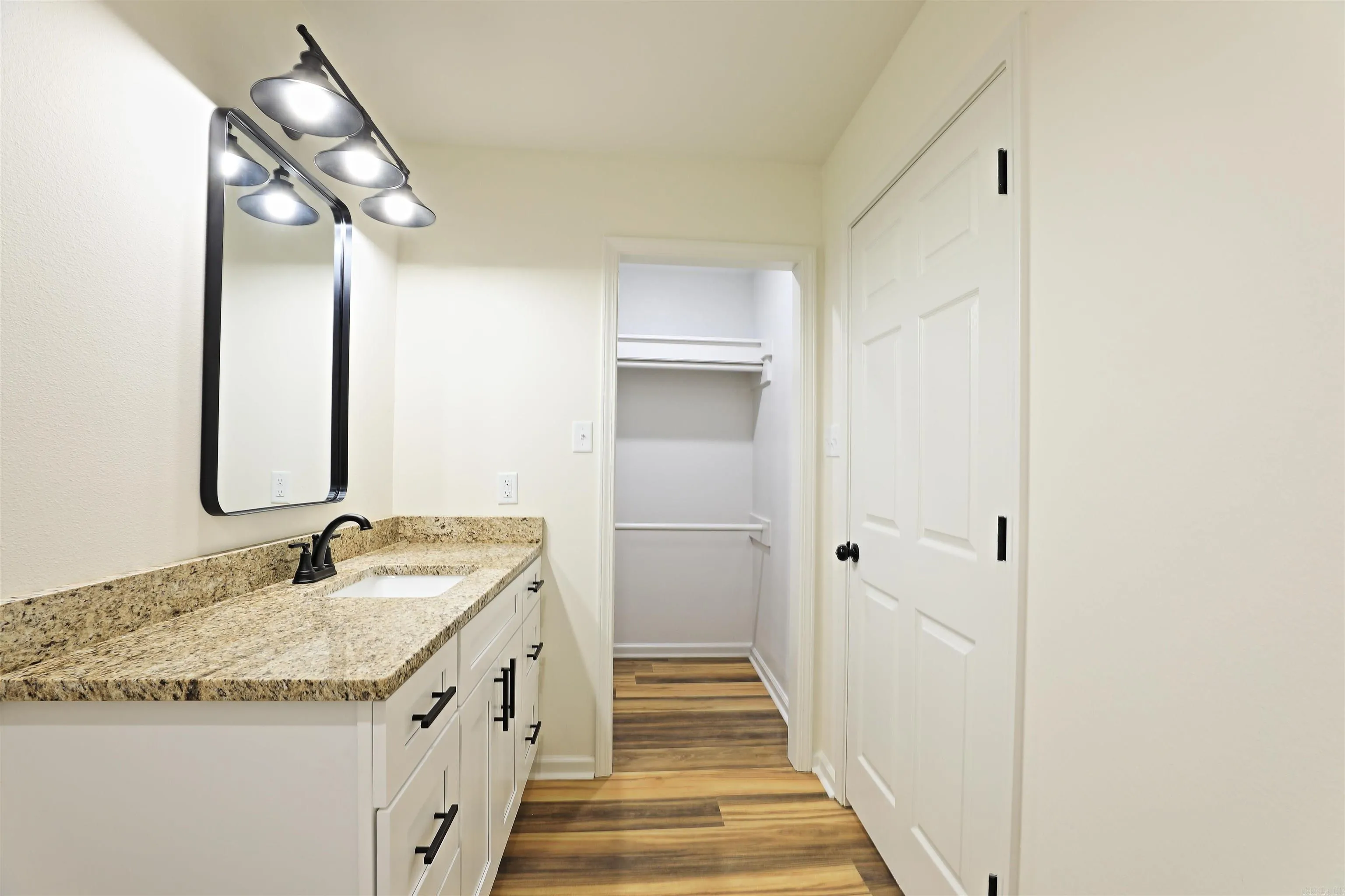 Property at 502  Hart cove - Image 20