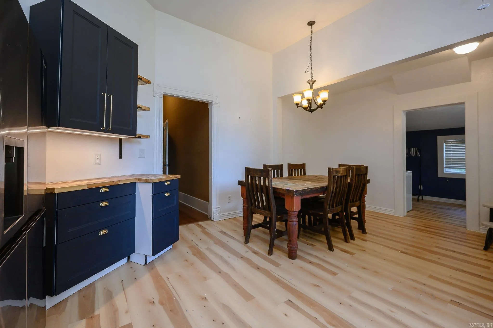 Property at 407  Tenth - Image 8