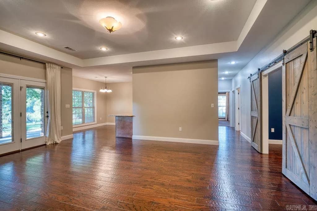 Property at 4910  Peachtree - Image 10