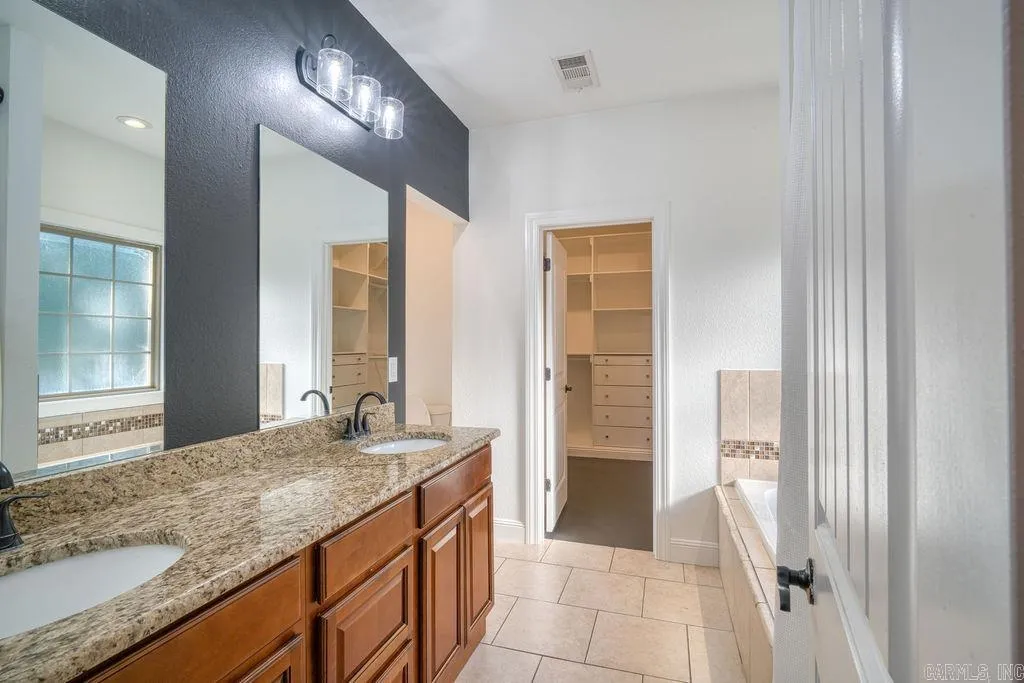 Property at 4910  Peachtree - Image 25